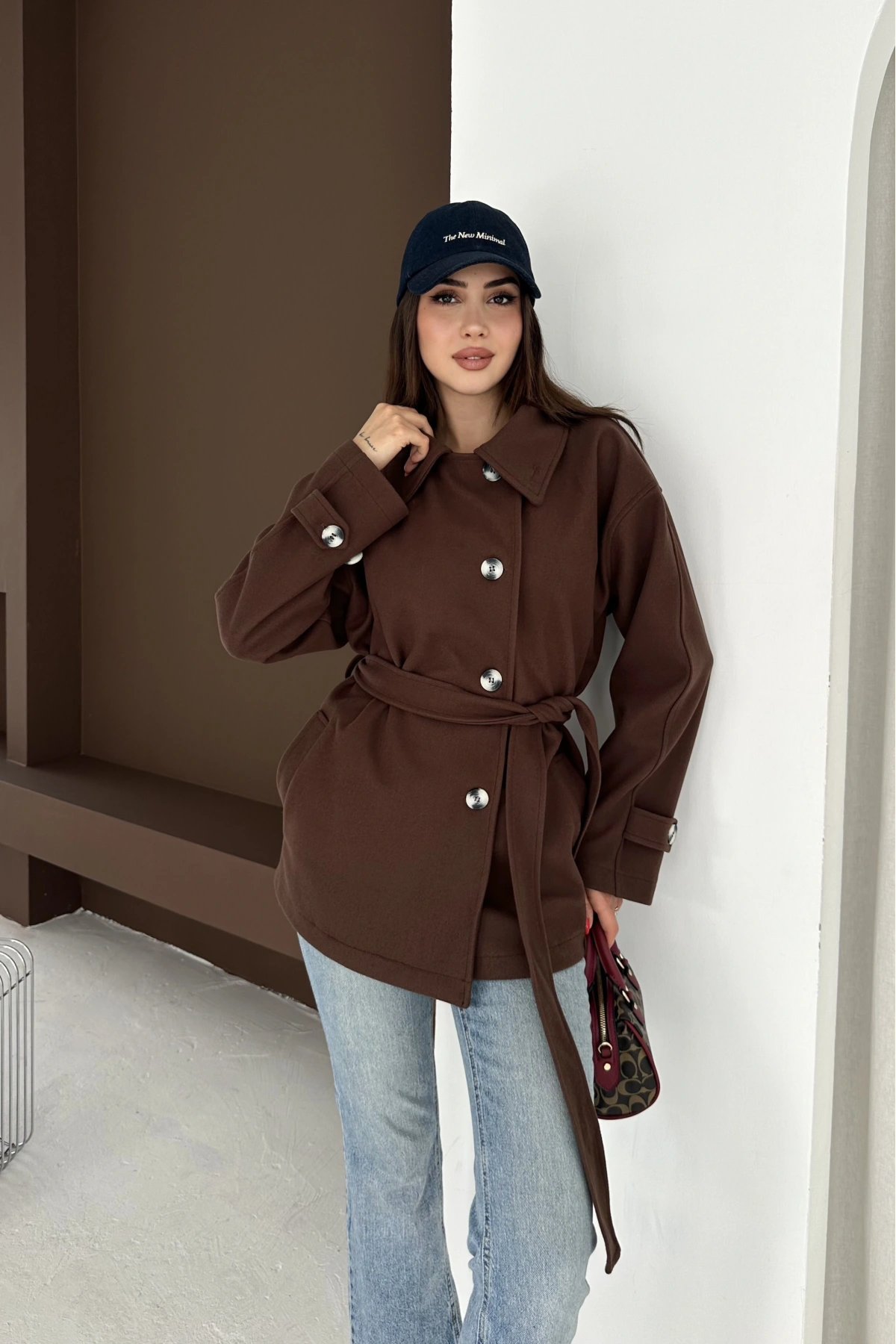 Belden Bağlamalı Düğmeli Kısa Kaşe Kaban