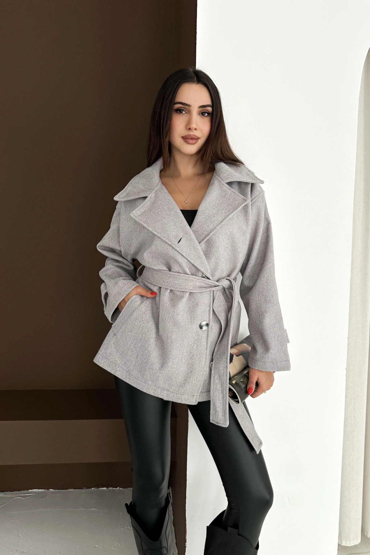 Belden Bağlamalı Düğmeli Kısa Kaşe Kaban