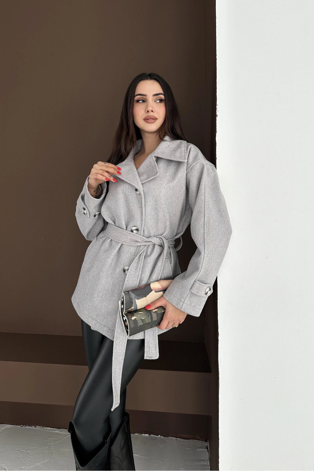 Belden Bağlamalı Düğmeli Kısa Kaşe Kaban