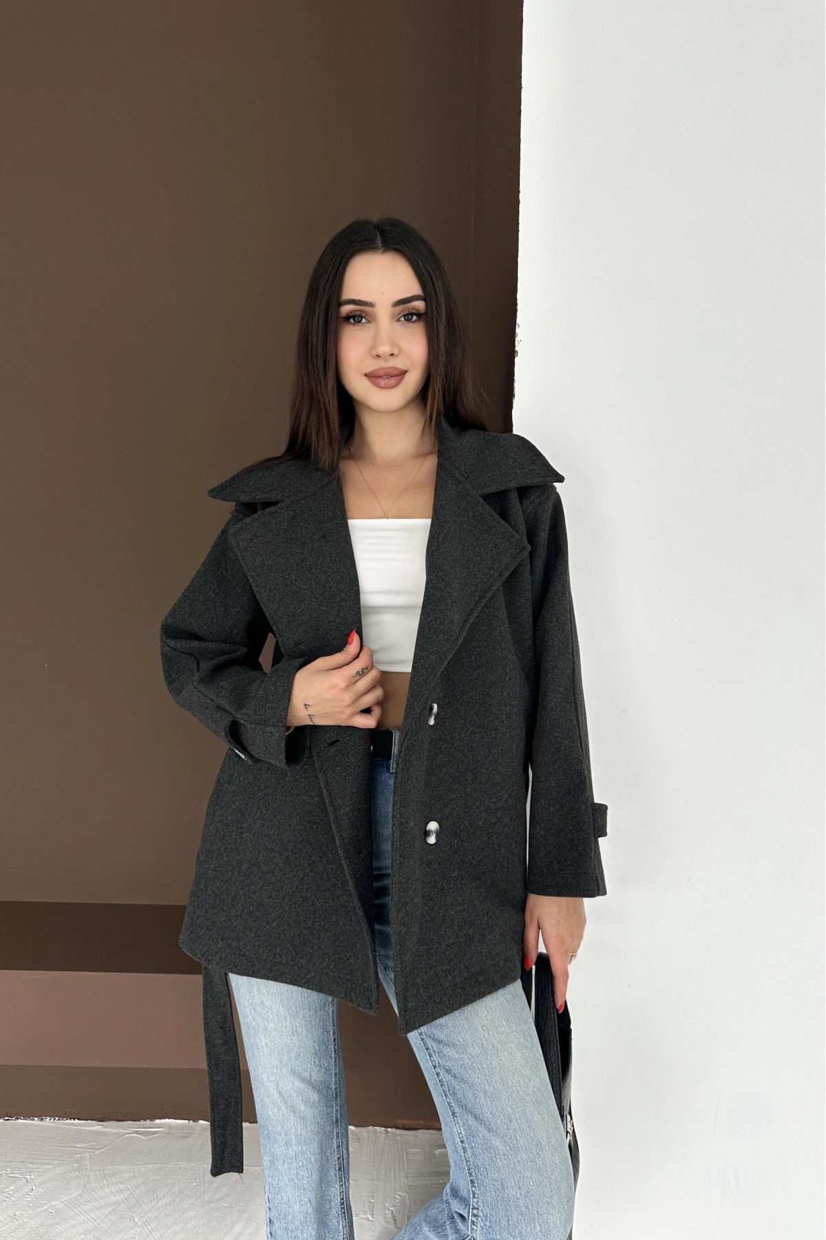 Belden Bağlamalı Düğmeli Kısa Kaşe Kaban