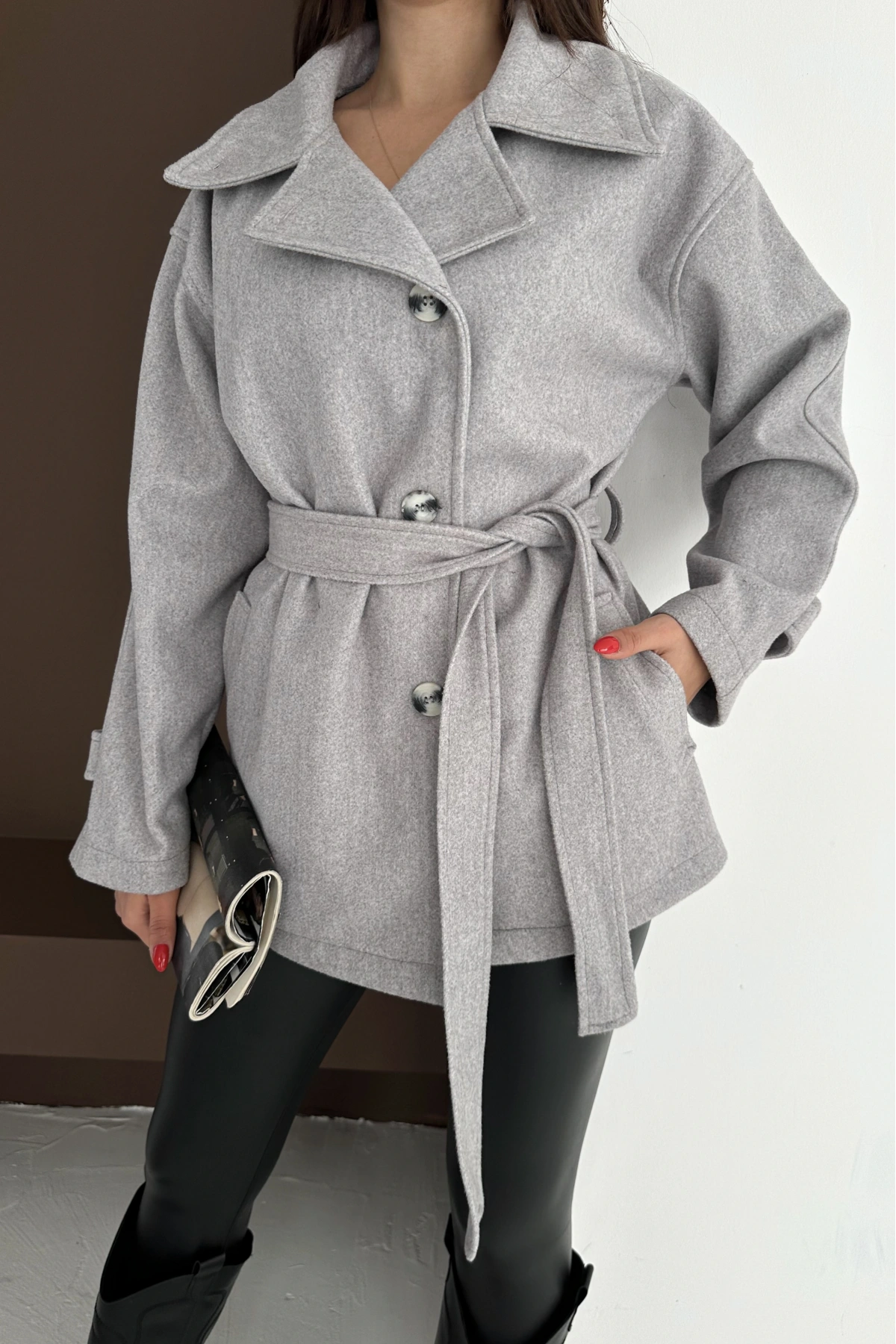 Belden Bağlamalı Düğmeli Kısa Kaşe Kaban