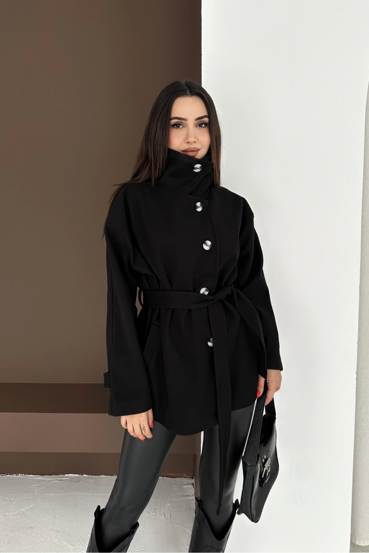 Belden Bağlamalı Düğmeli Kısa Kaşe Kaban