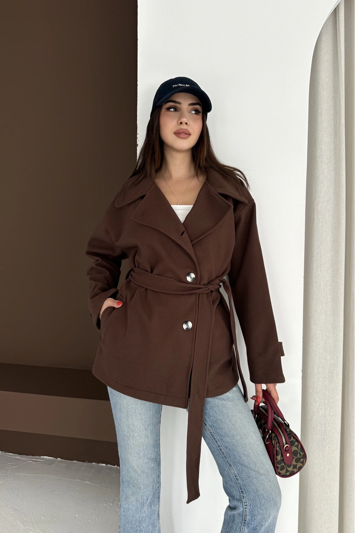 Belden Bağlamalı Düğmeli Kısa Kaşe Kaban