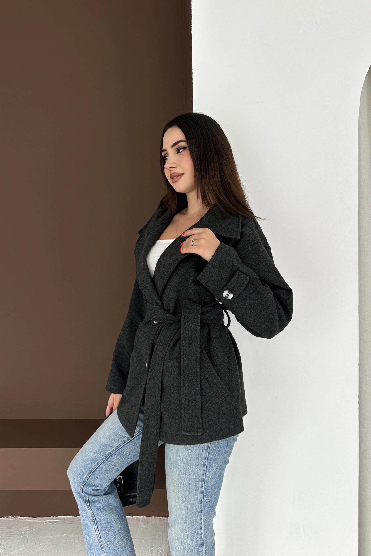 Belden Bağlamalı Düğmeli Kısa Kaşe Kaban