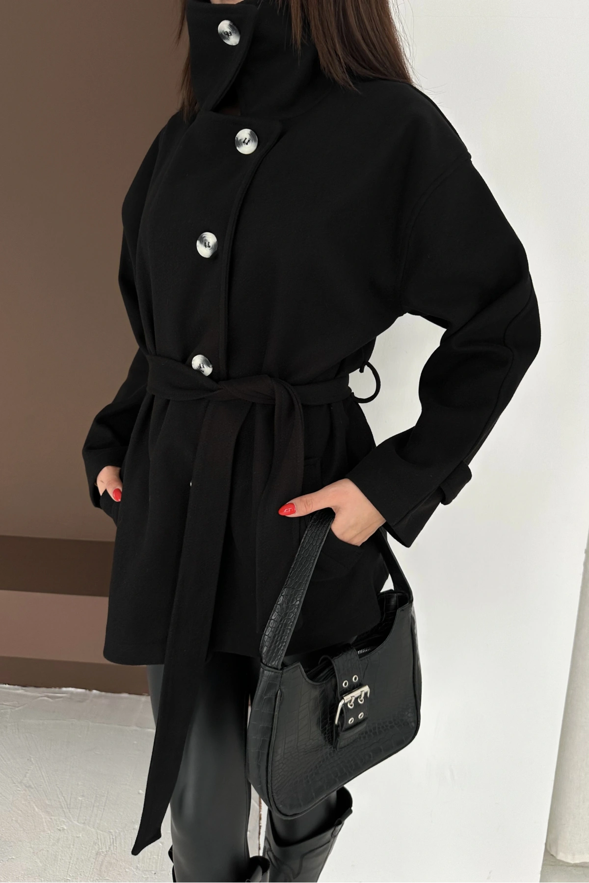 Belden Bağlamalı Düğmeli Kısa Kaşe Kaban