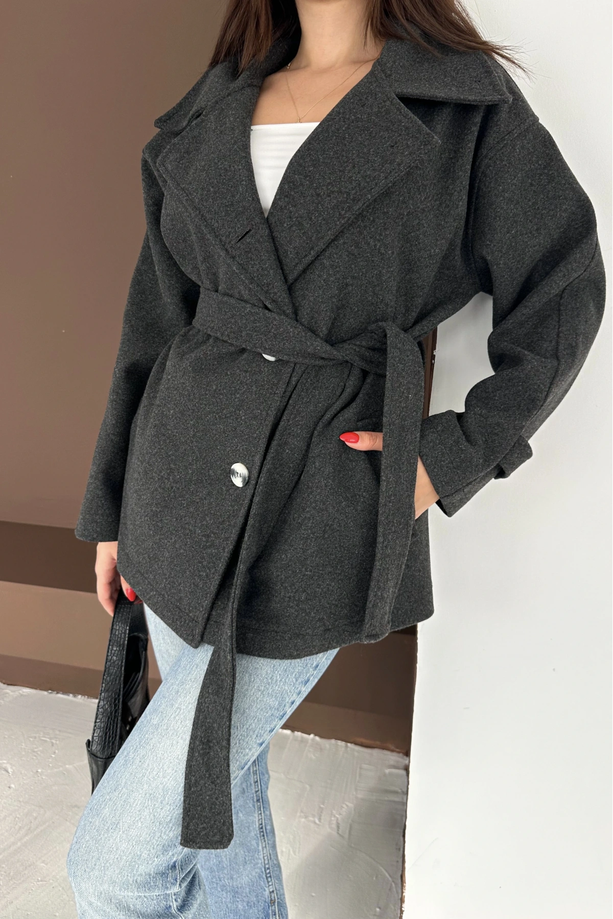 Belden Bağlamalı Düğmeli Kısa Kaşe Kaban