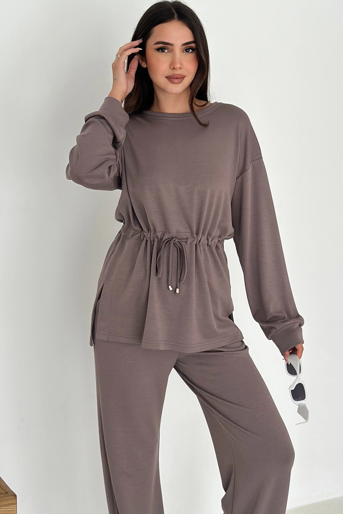 Beli Bağcıklı Yanı Yırtmaçlı Modal Takım