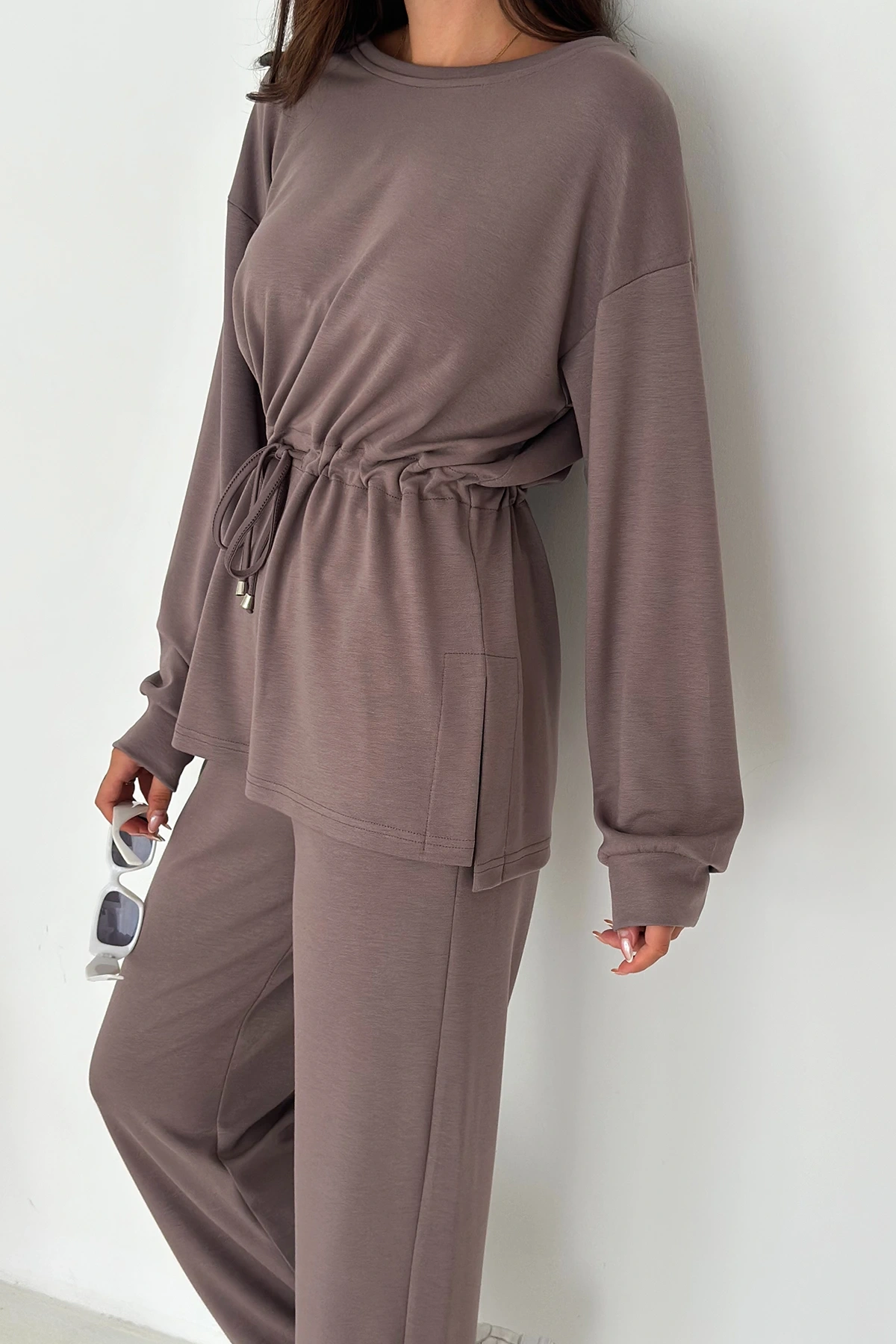 Beli Bağcıklı Yanı Yırtmaçlı Modal Takım