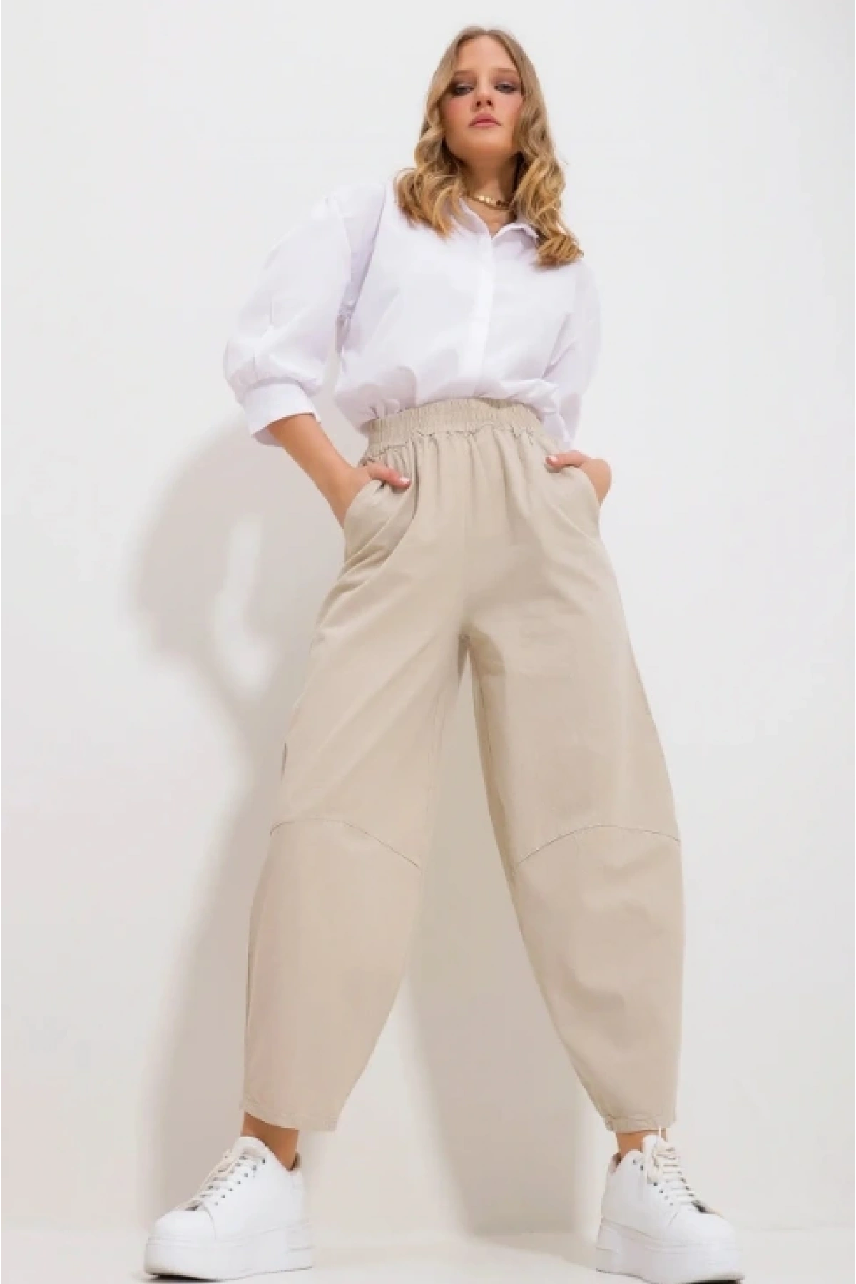 Kadın Bej Gabardin Şalvar Pantolon – Lastikli Bel, Cepli, Rahat Kesim