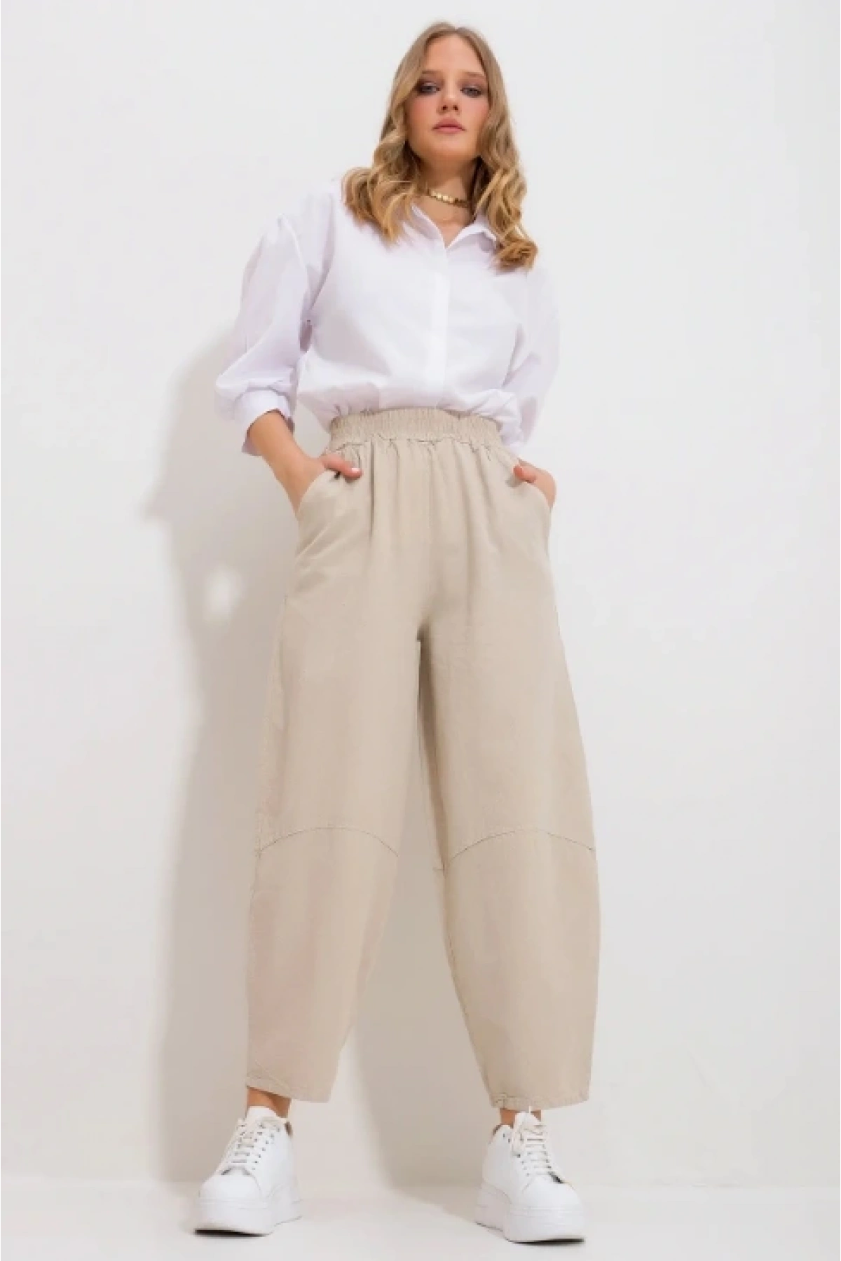Kadın Bej Gabardin Şalvar Pantolon – Lastikli Bel, Cepli, Rahat Kesim