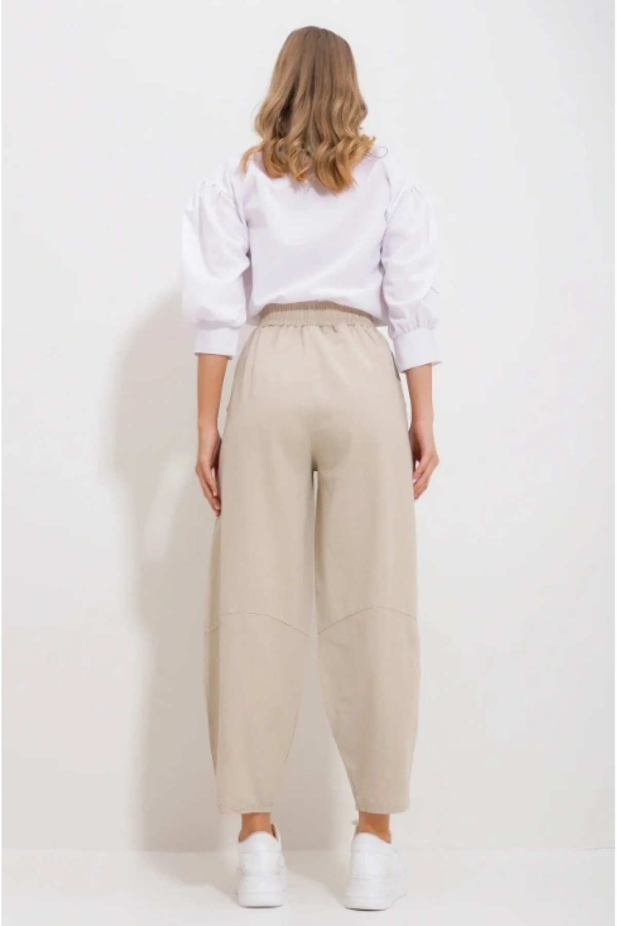 Kadın Bej Gabardin Şalvar Pantolon – Lastikli Bel, Cepli, Rahat Kesim