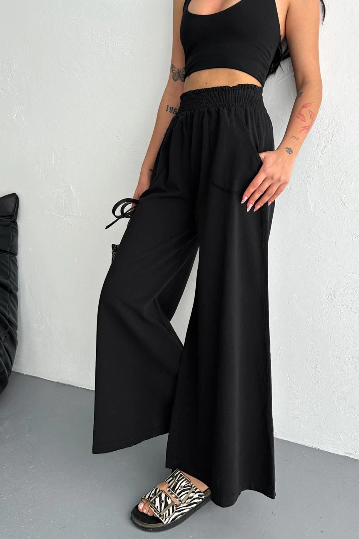 Kadın Bel Lastikli Cepli Bol Paça Koton Siyah Pantolon