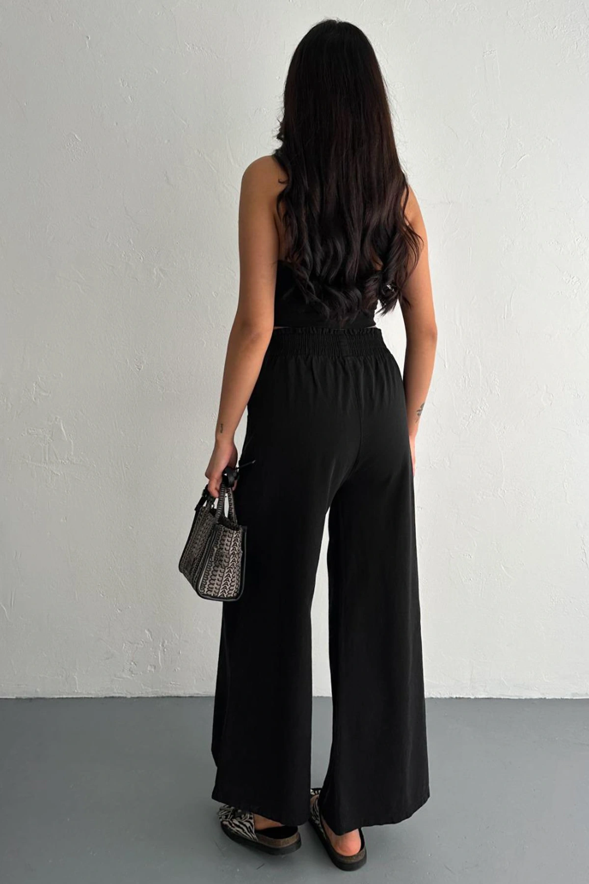 Kadın Bel Lastikli Cepli Bol Paça Koton Siyah Pantolon