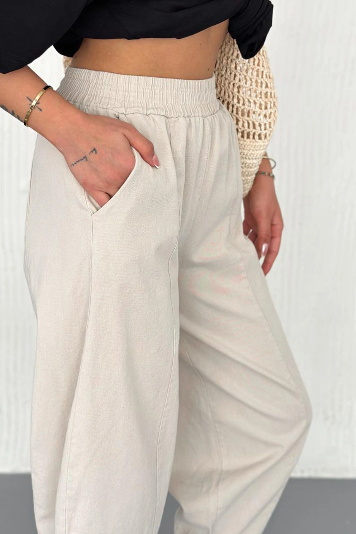 Kadın Pamuklu Bel Lastikli Dikiş Detaylı Bej Gabardin Kumaş Pantolon
