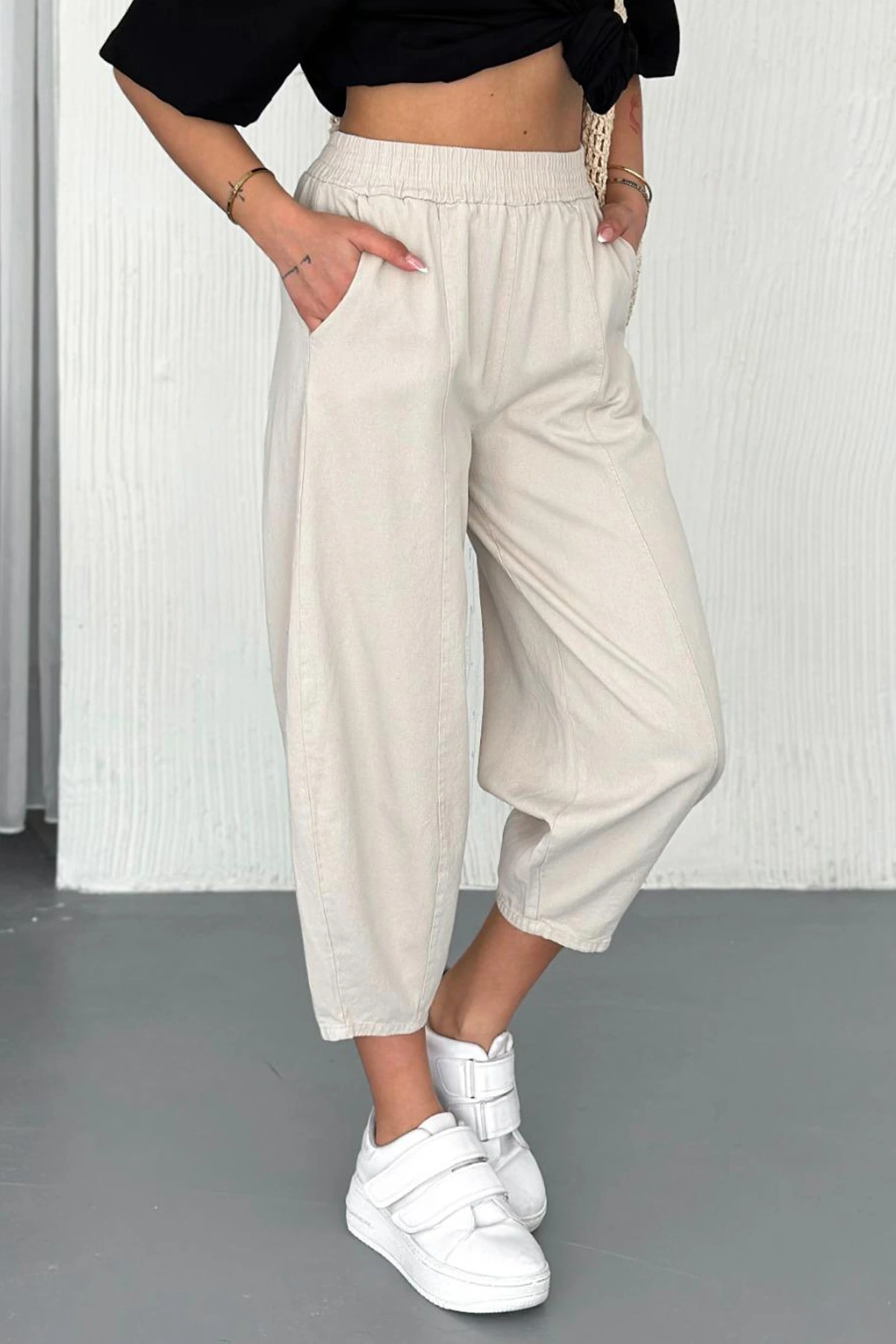 Kadın Pamuklu Bel Lastikli Dikiş Detaylı Bej Gabardin Kumaş Pantolon