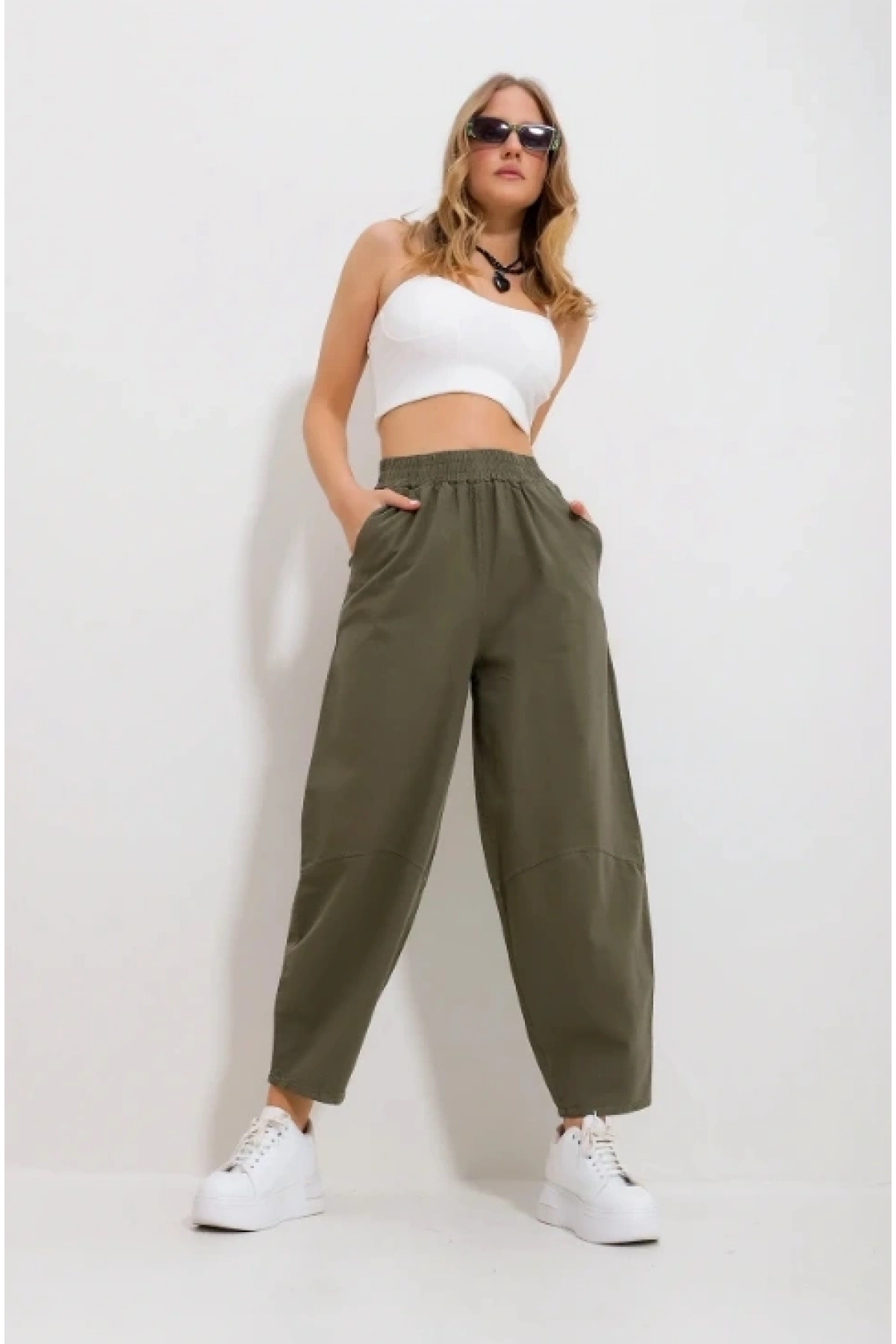 Kadın Haki Gabardin Şalvar Pantolon – Lastikli Bel, Cepli, Rahat Kesim
