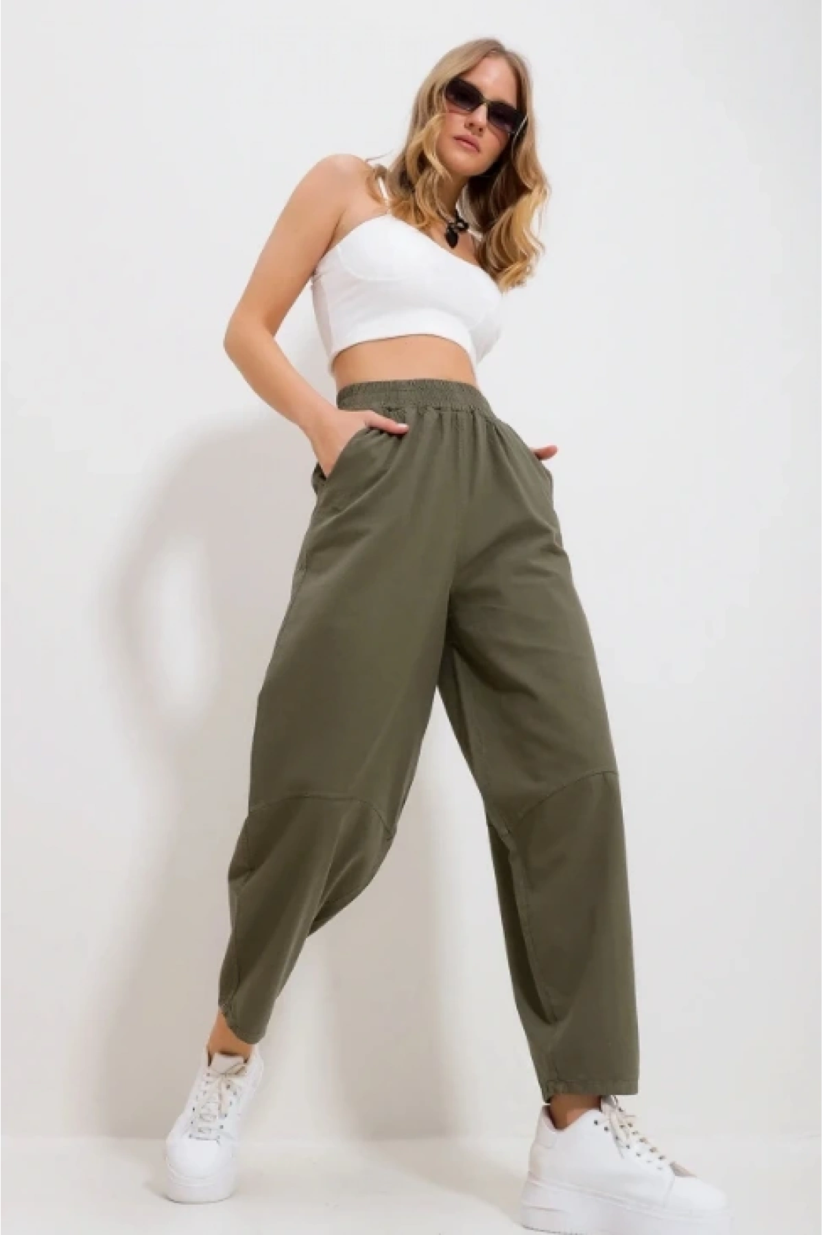 Kadın Haki Gabardin Şalvar Pantolon – Lastikli Bel, Cepli, Rahat Kesim