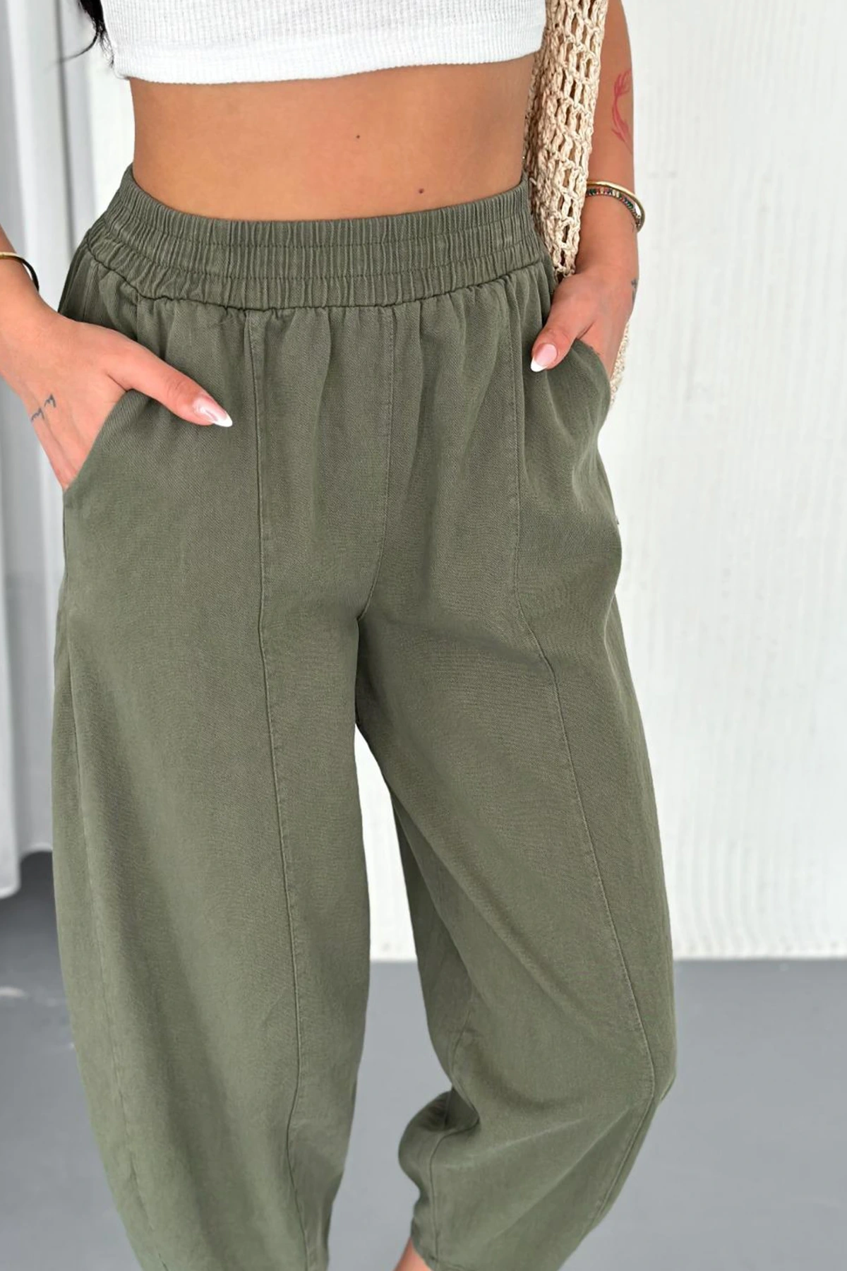 Kadın Pamuklu Bel Lastikli Dikiş Detaylı Haki Gabardin Kumaş Pantolon