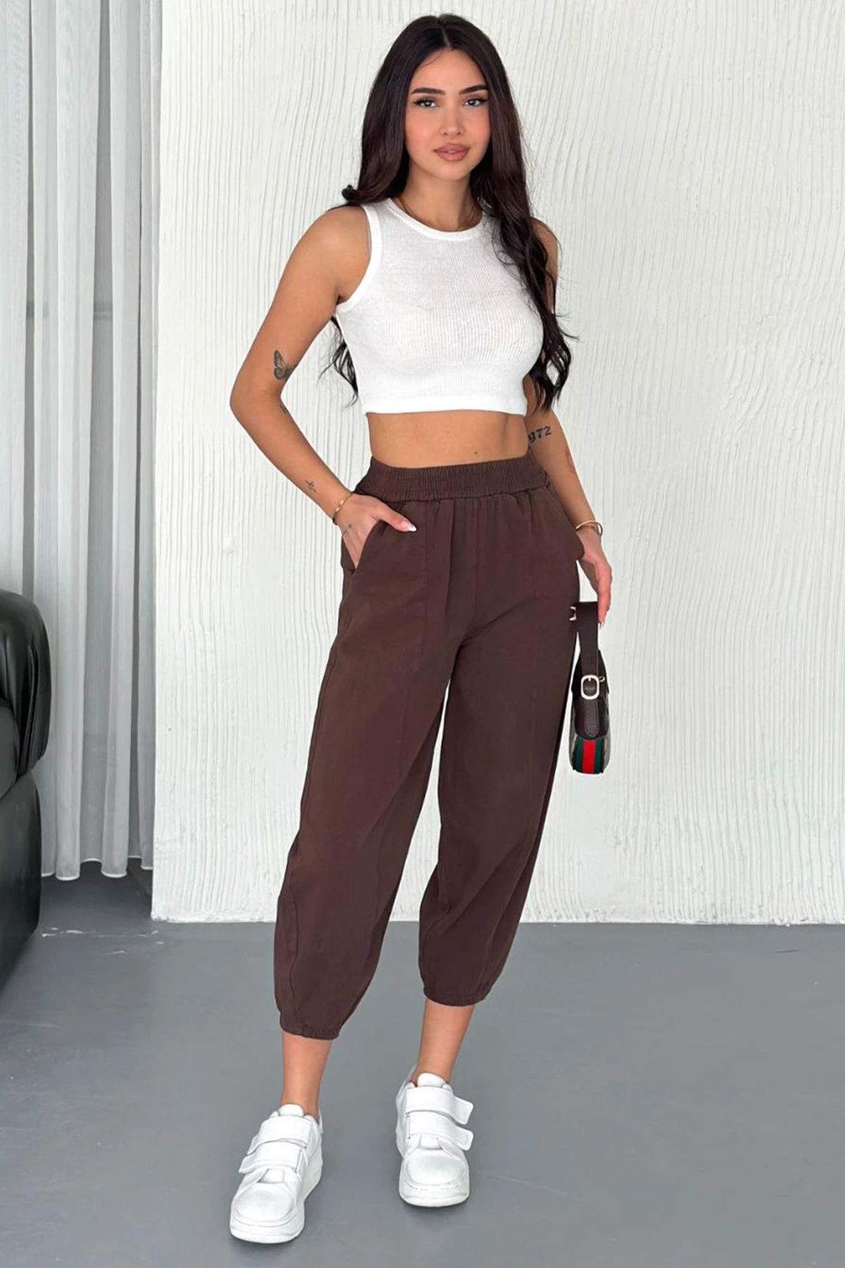 Kadın Pamuklu Bel Lastikli Dikiş Detaylı Kahve Gabardin Kumaş Pantolon