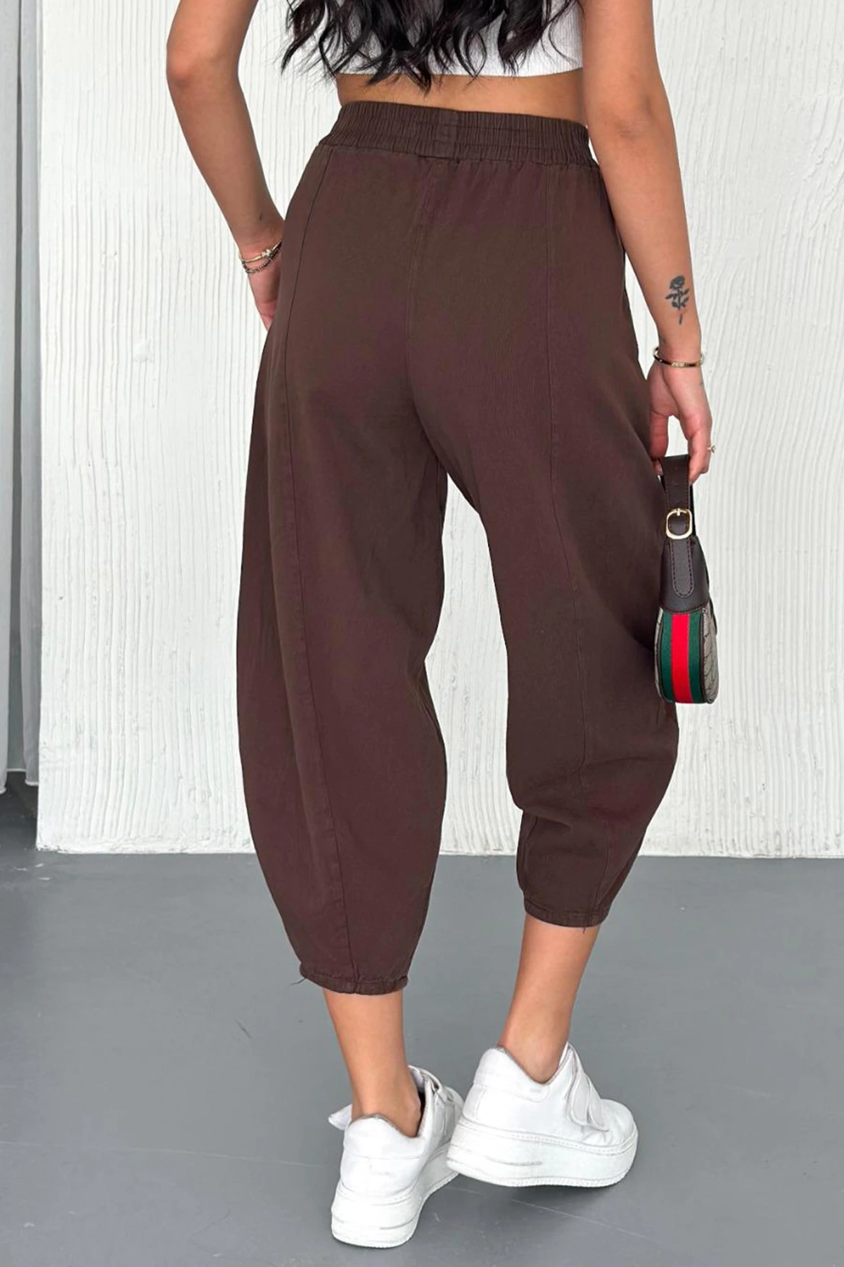 Kadın Pamuklu Bel Lastikli Dikiş Detaylı Kahve Gabardin Kumaş Pantolon