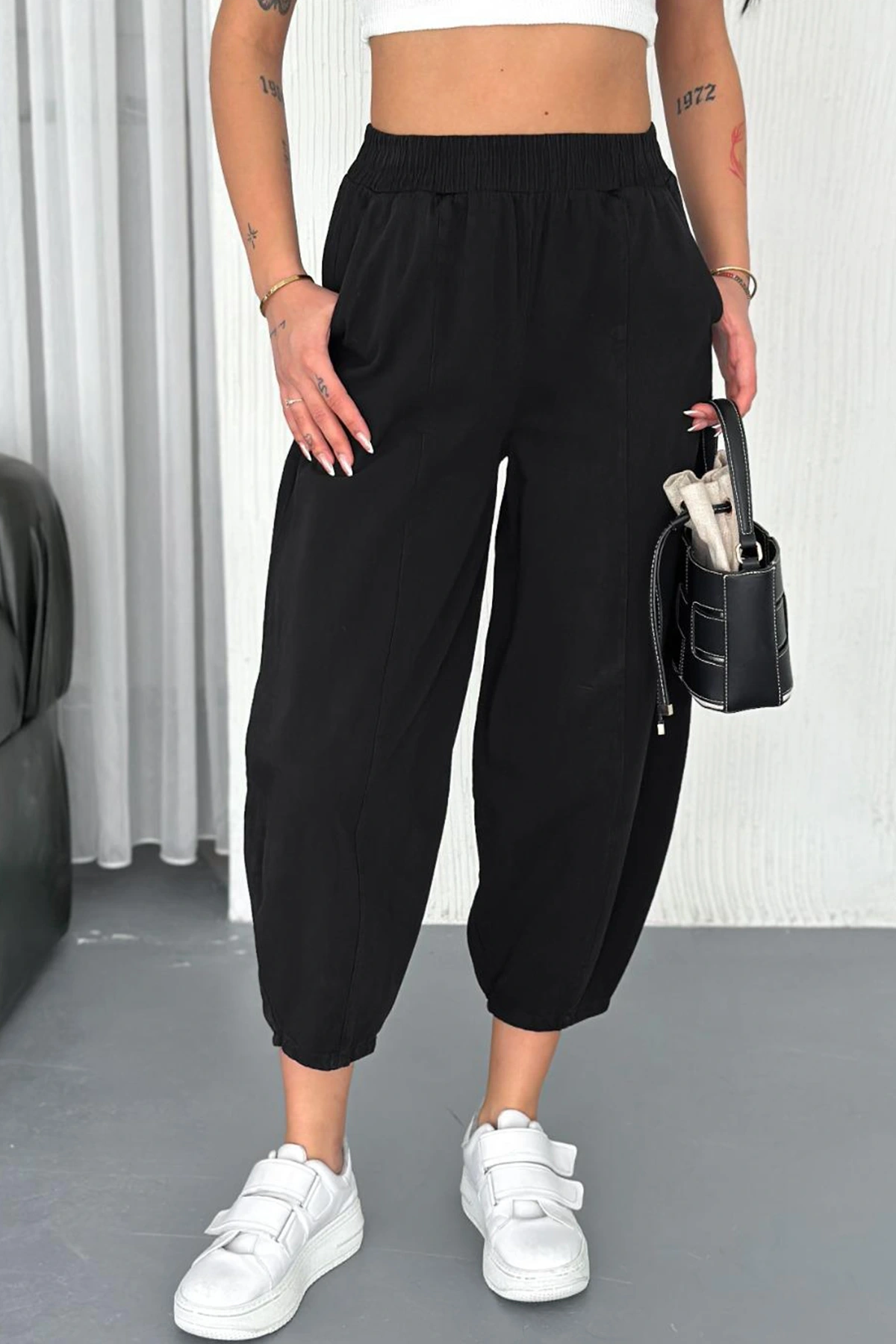 Kadın Pamuklu Bel Lastikli Dikiş Detaylı Siyah Gabardin Kumaş Pantolon