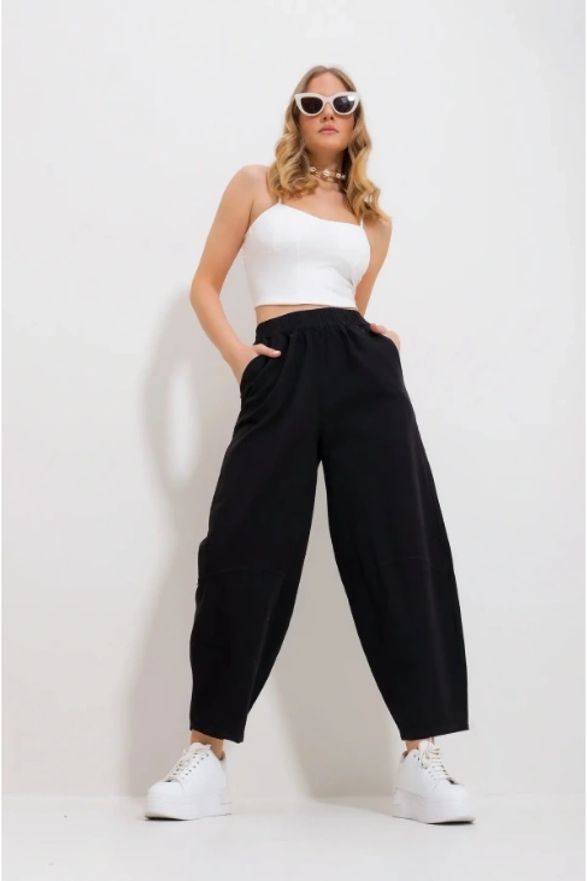 Kadın Siyah Gabardin Şalvar Pantolon – Lastikli Bel, Cepli, Rahat Kesim