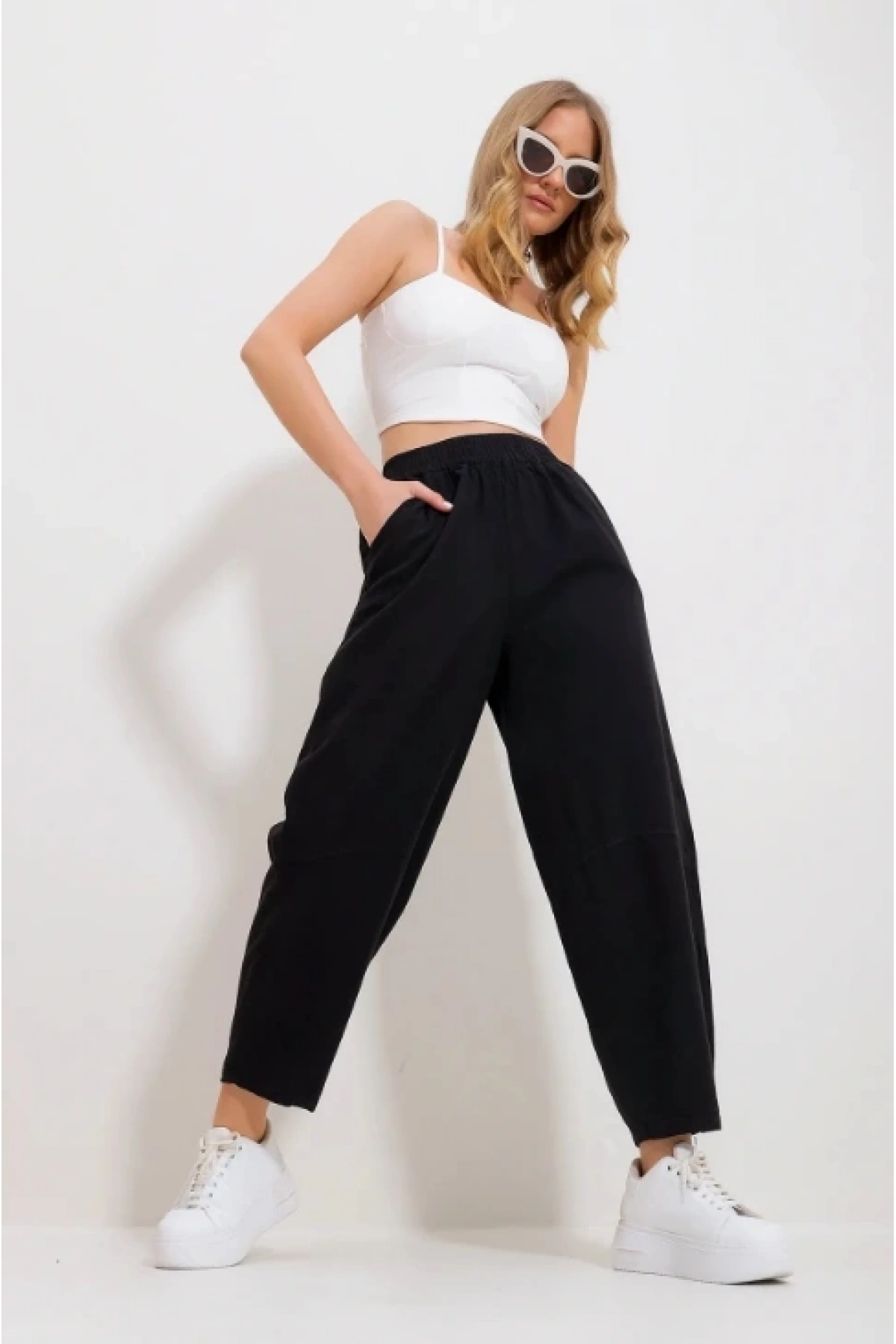 Kadın Siyah Gabardin Şalvar Pantolon – Lastikli Bel, Cepli, Rahat Kesim