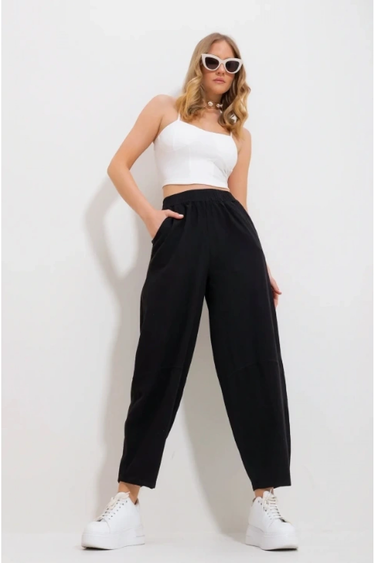 Kadın Siyah Gabardin Şalvar Pantolon – Lastikli Bel, Cepli, Rahat Kesim