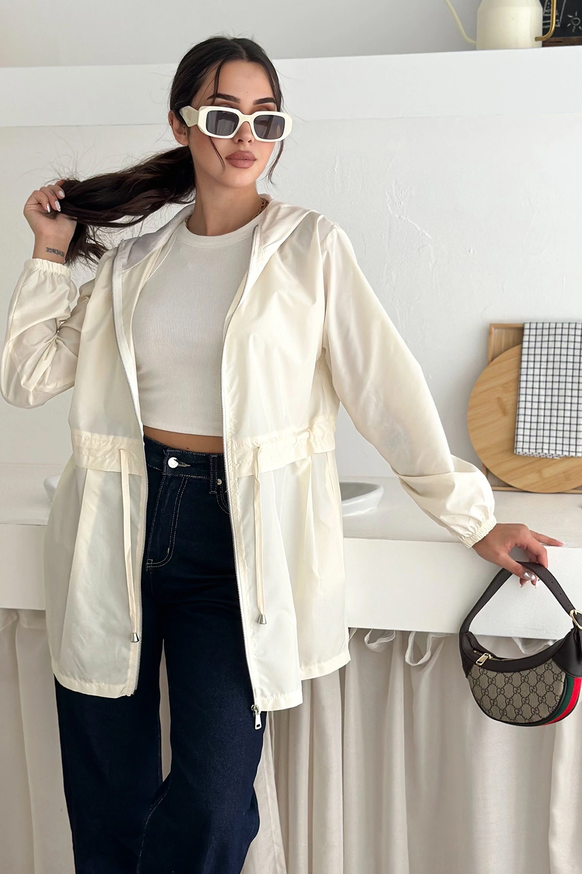 Kapşonlu Fermuarlı Bağcıklı Uzun Yağmurluk