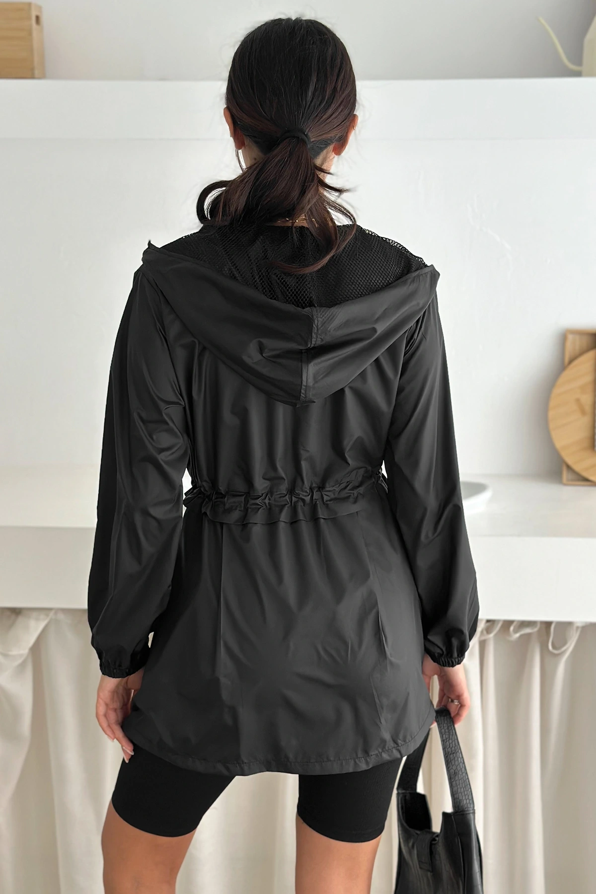 Kapşonlu Fermuarlı Bağcıklı Uzun Yağmurluk