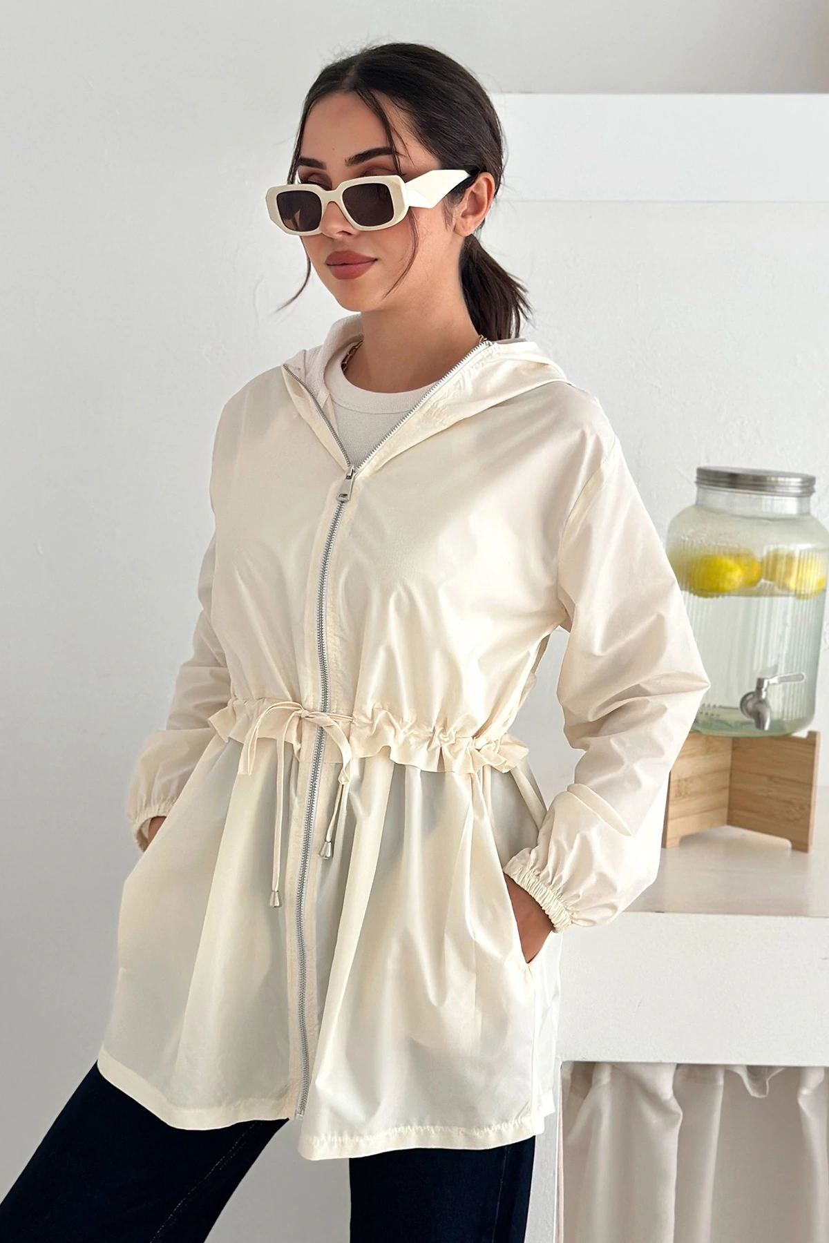 Kapşonlu Fermuarlı Bağcıklı Uzun Yağmurluk