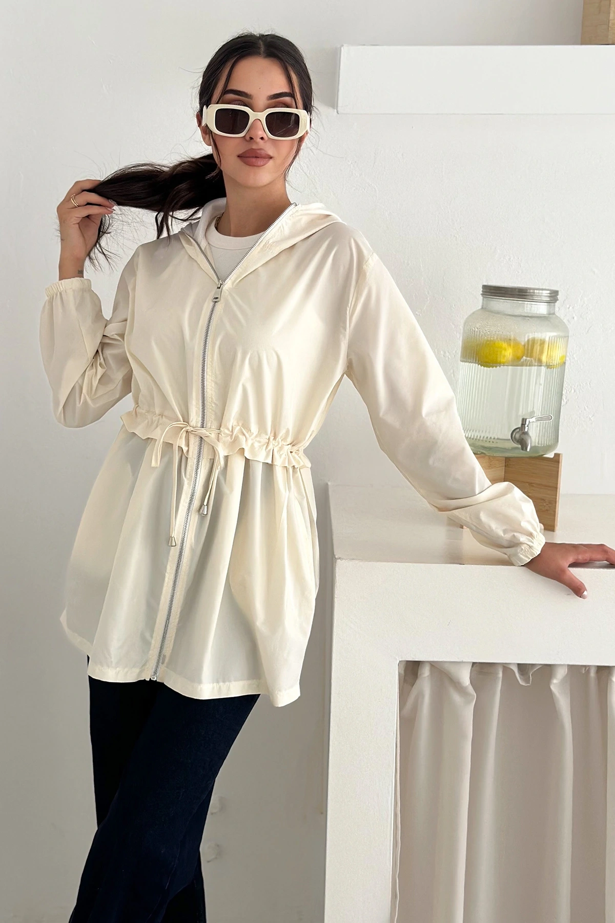 Kapşonlu Fermuarlı Bağcıklı Uzun Yağmurluk