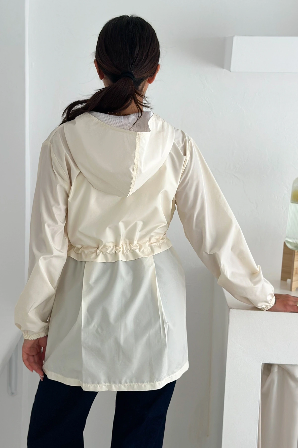 Kapşonlu Fermuarlı Bağcıklı Uzun Yağmurluk