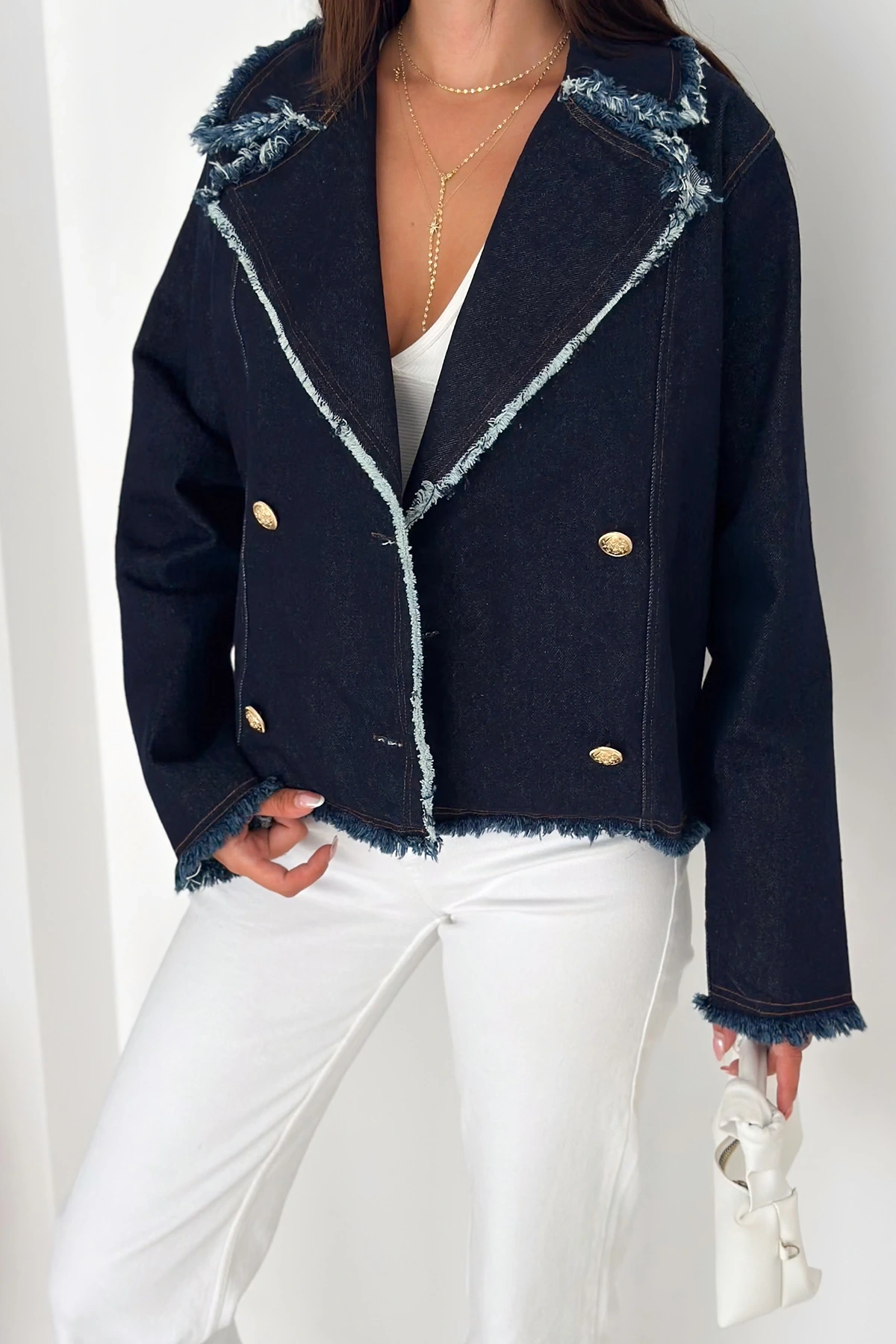 Püskül Detaylı Düğmeli Kısa Kot Ceket