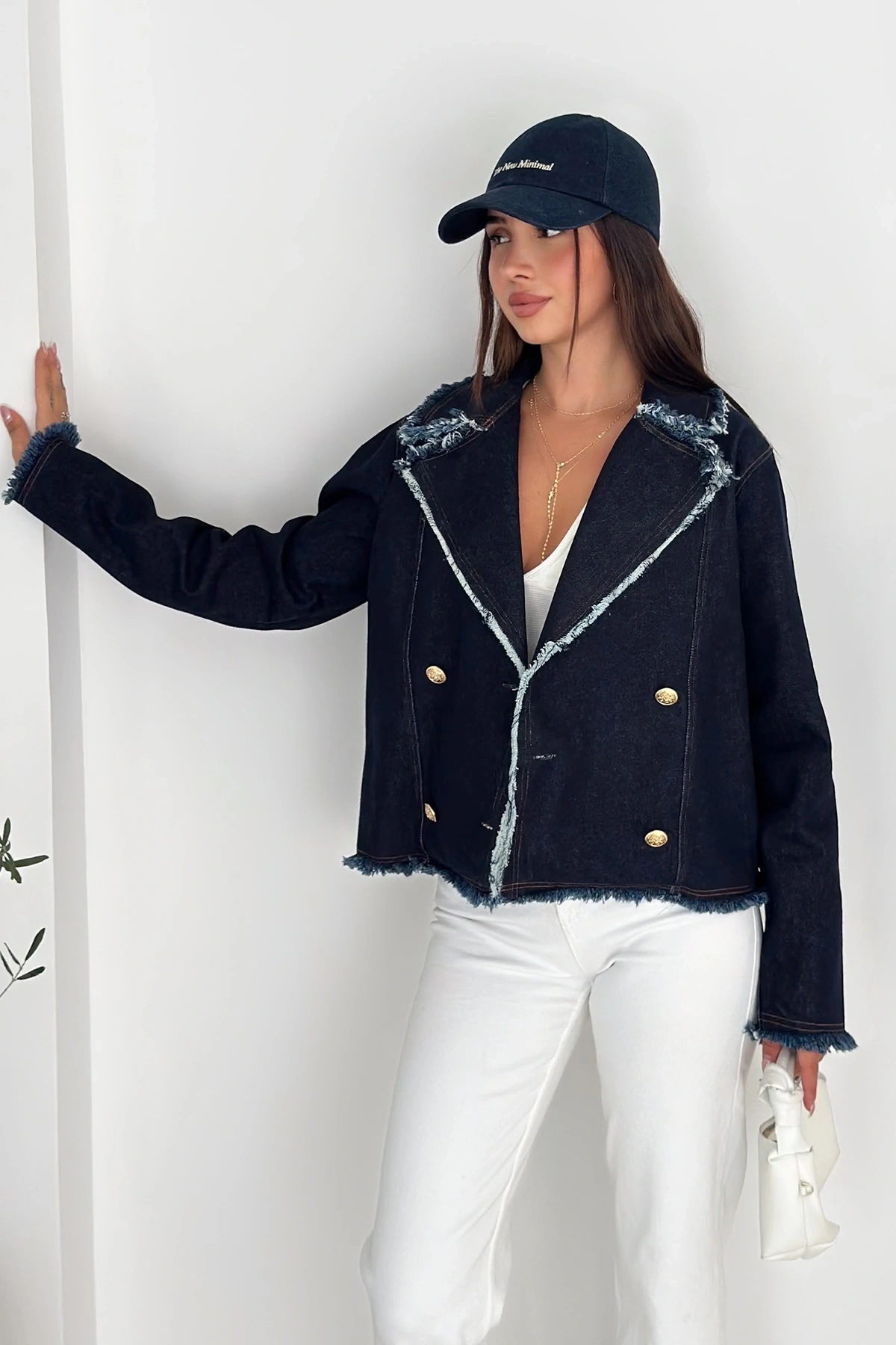 Püskül Detaylı Düğmeli Kısa Kot Ceket