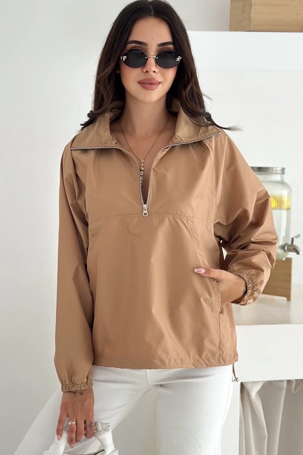 Yarım Fermuarlı Stoperli Camel Renk Yağmurluk