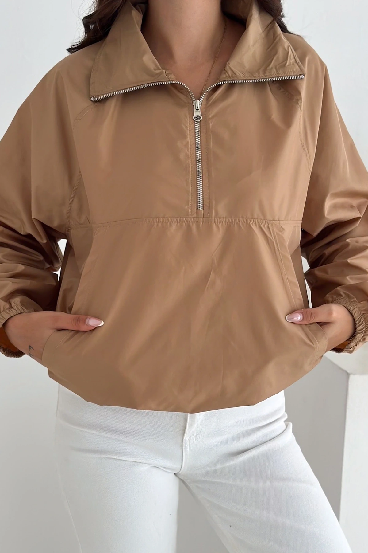Yarım Fermuarlı Stoperli Camel Renk Yağmurluk