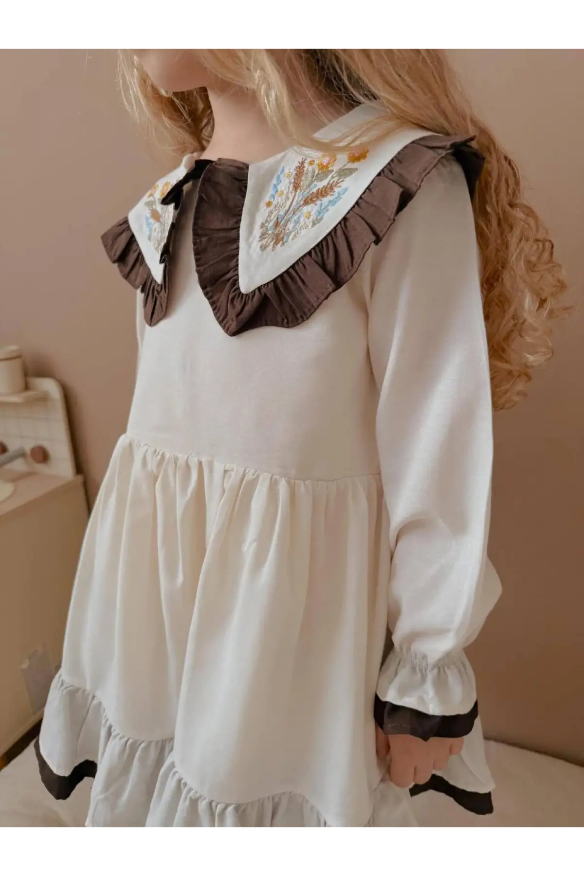 Kız Çocuk Çiçek Yaka Detaylı Bej Elbise
