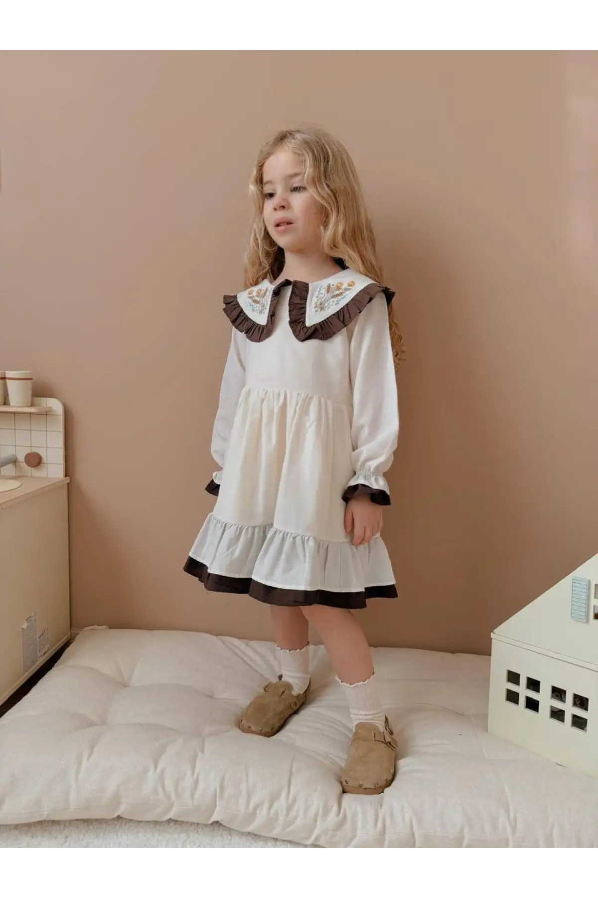 Kız Çocuk Çiçek Yaka Detaylı Bej Elbise