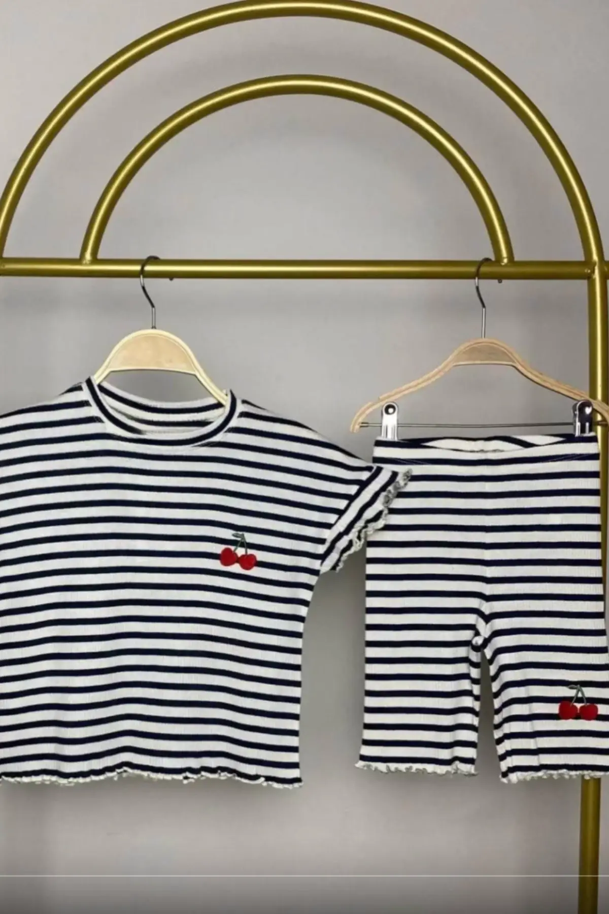 Kız Çocuk Fitilli Kumaş Çizgili Kiraz Nakışlı Takım