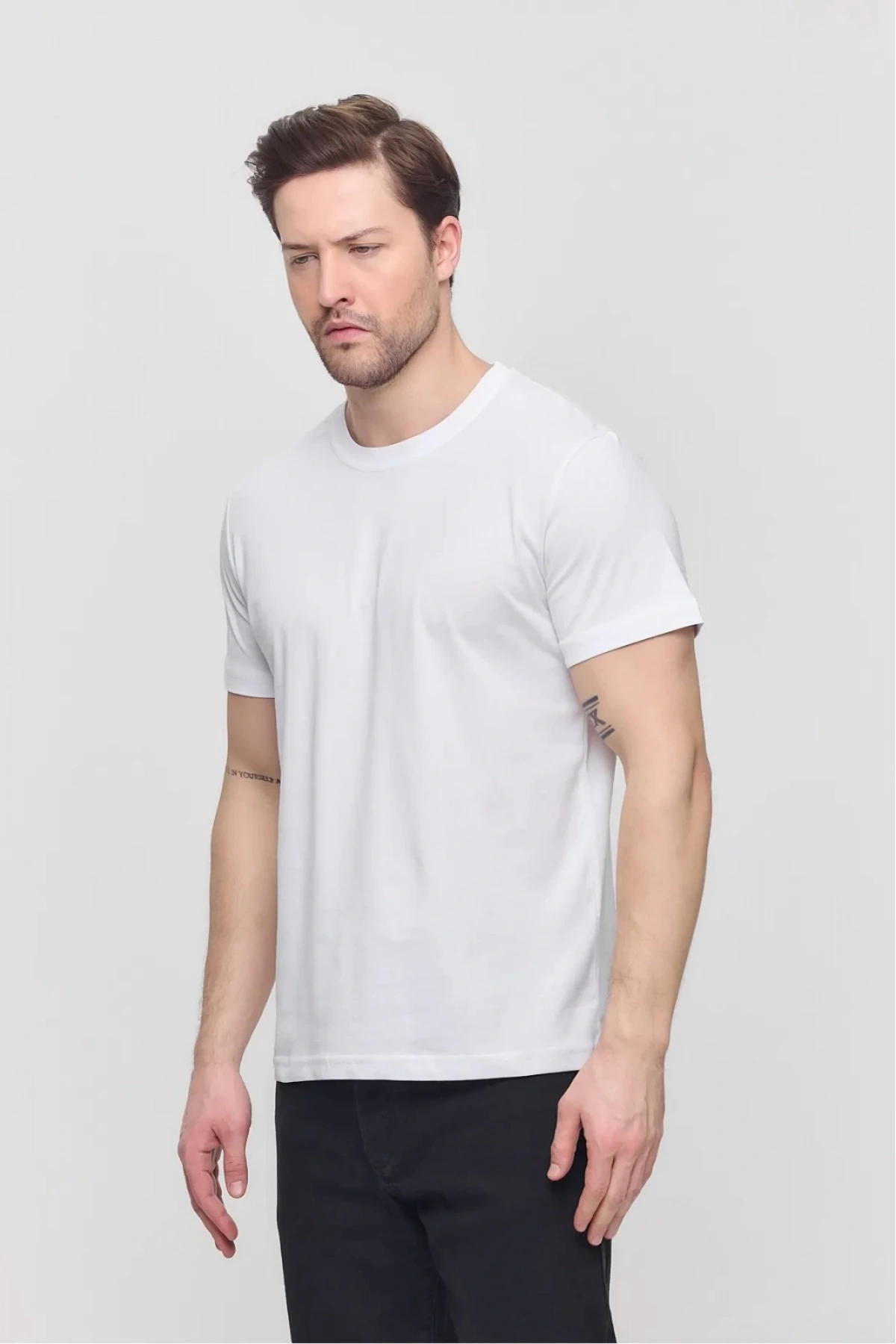 Erkek Beyaz Likralı Şık Pamuklu Slim Fit Dar Kesim Bisiklet Yaka Basic Tişört