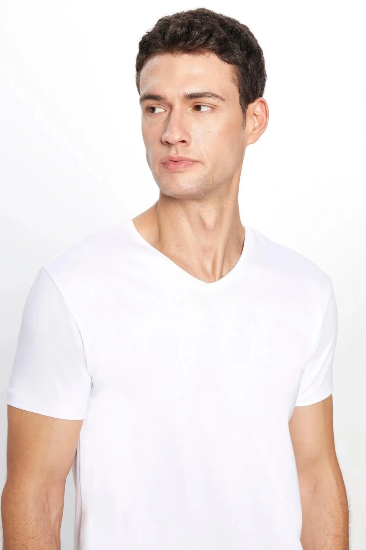 Erkek Beyaz Likralı Şık Pamuklu Yumuşak Dokulu Slim Fit Dar Kesim V Yaka Basic Tişört