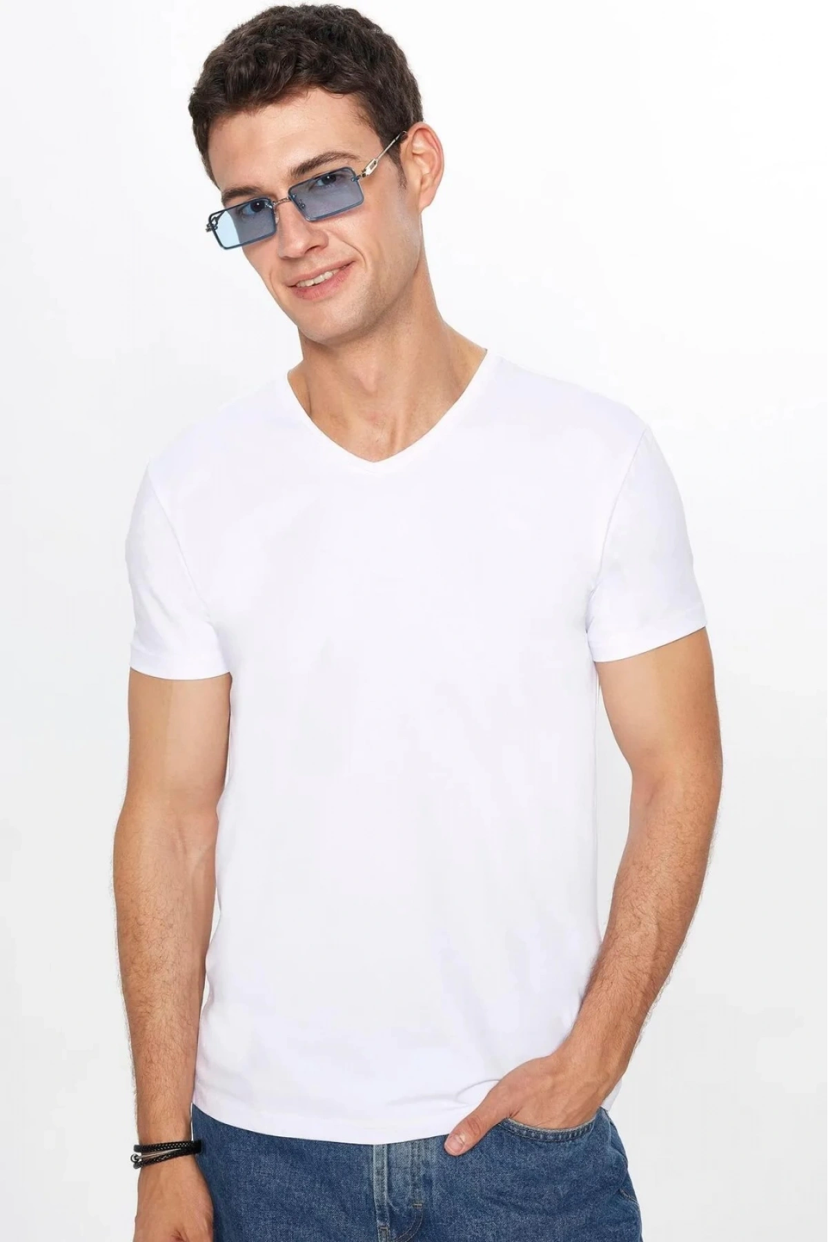 Erkek Beyaz Likralı Şık Pamuklu Yumuşak Dokulu Slim Fit Dar Kesim V Yaka Basic Tişört