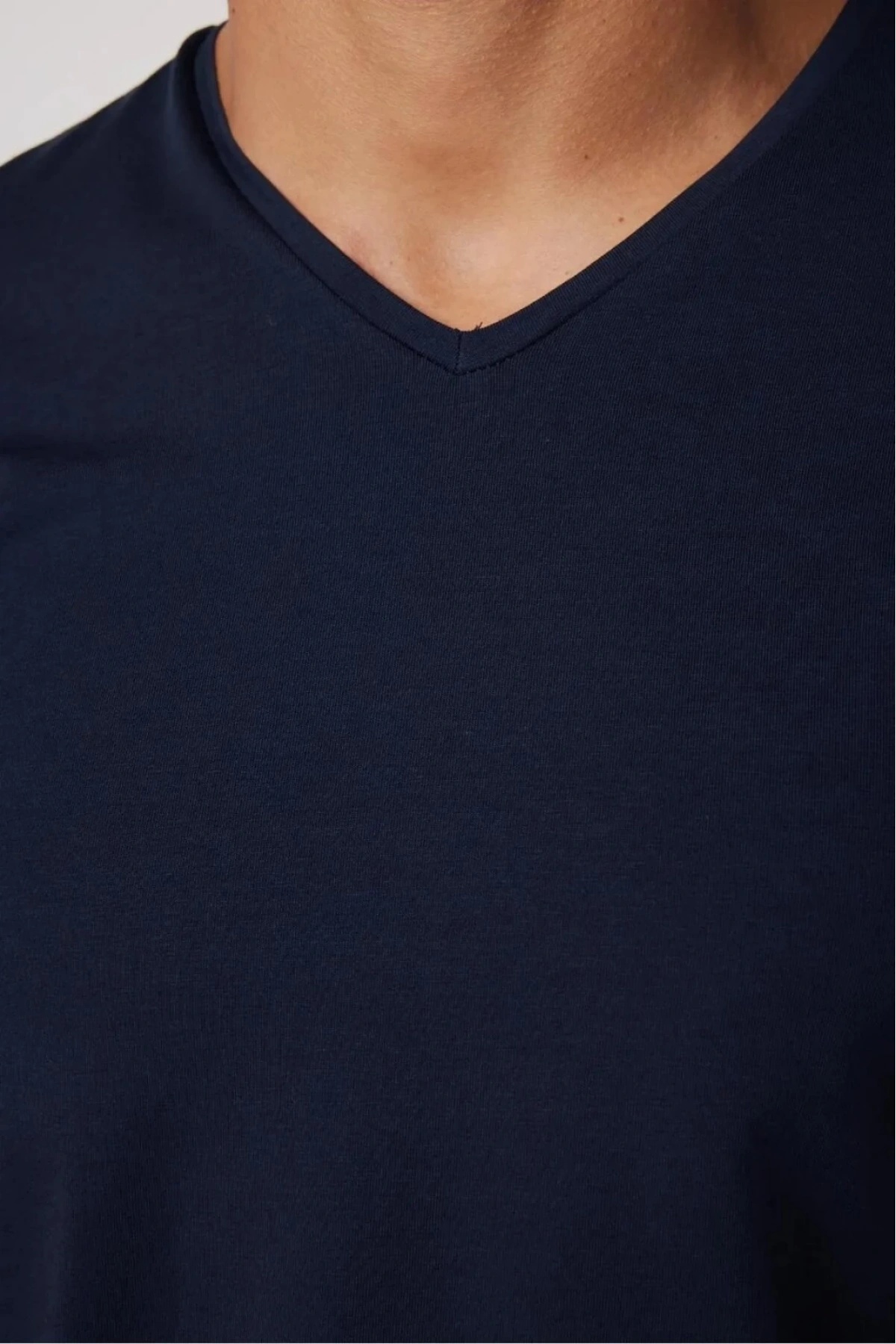 Erkek Lacivert Likralı Şık Pamuklu Yumuşak Dokulu Slim Fit Dar Kesim V Yaka Basic Tişört