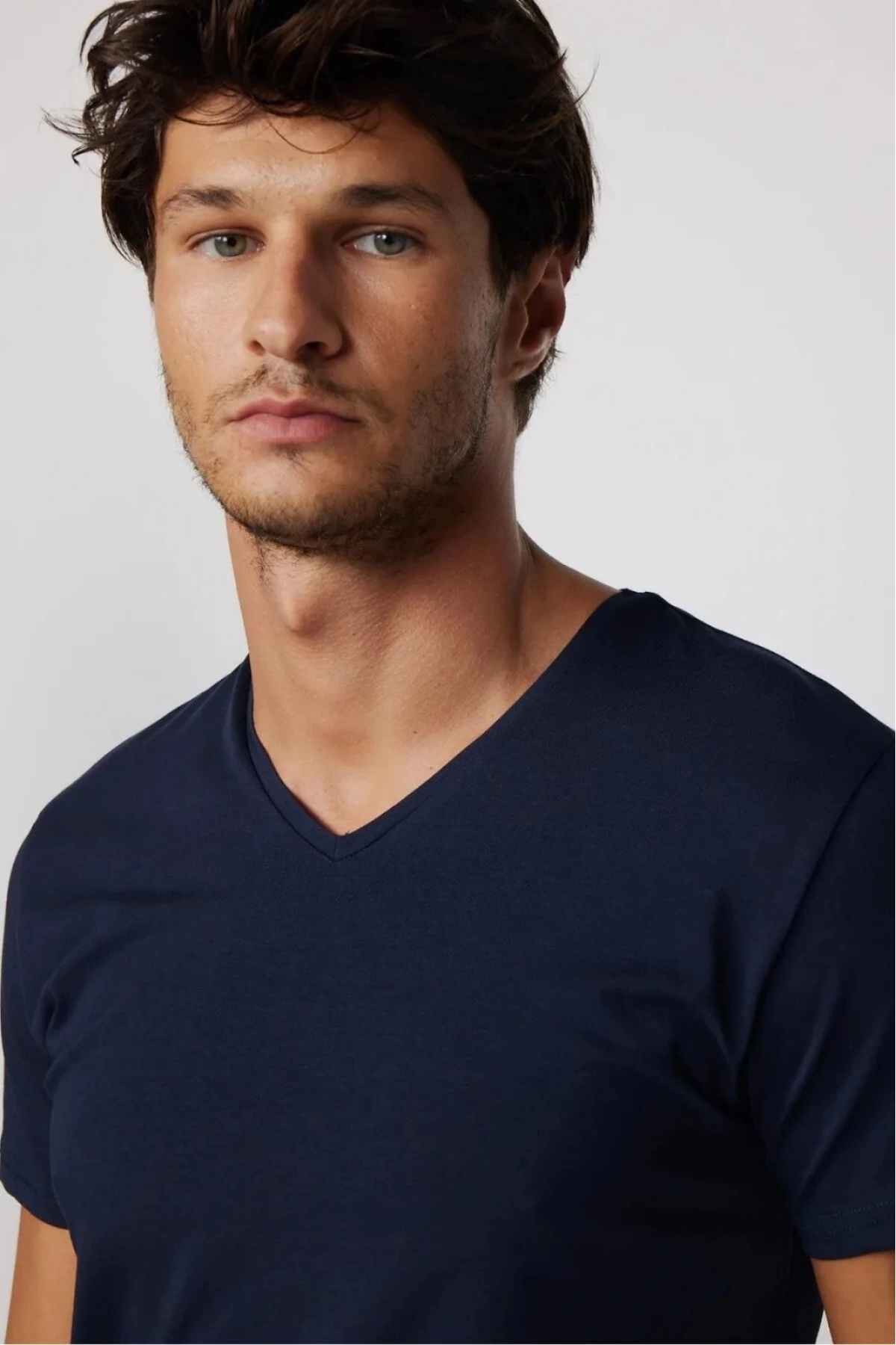 Erkek Lacivert Likralı Şık Pamuklu Yumuşak Dokulu Slim Fit Dar Kesim V Yaka Basic Tişört