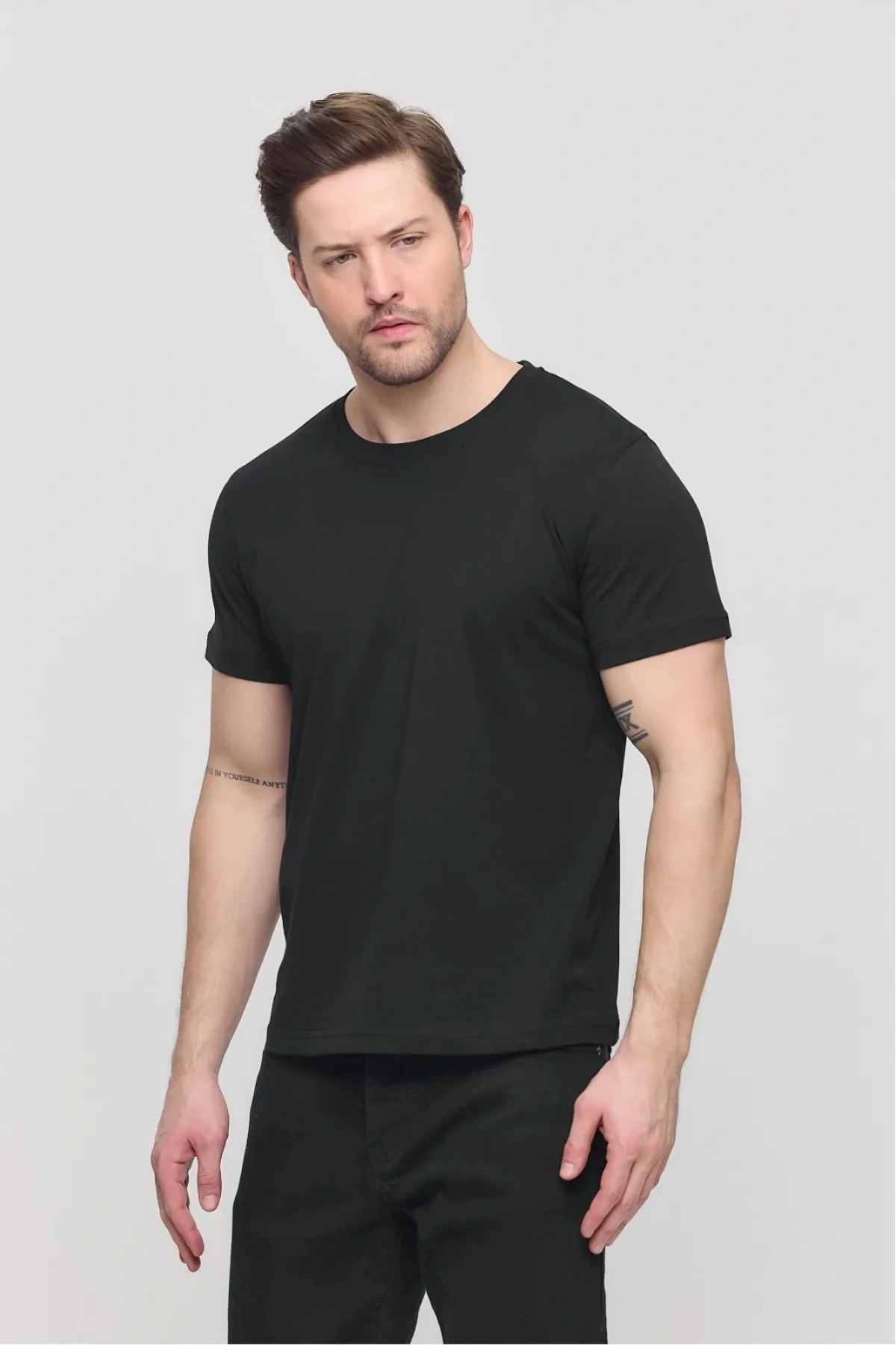 Erkek Siyah Likralı Şık Pamuklu Slim Fit Dar Kesim Bisiklet Yaka Basic Tişört