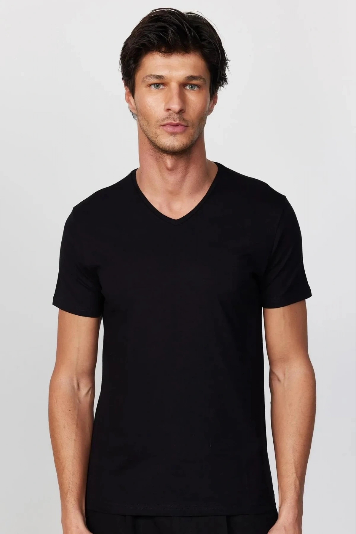 Erkek Siyah Likralı Şık Pamuklu Yumuşak Dokulu Slim Fit Dar Kesim V Yaka Basic Tişört