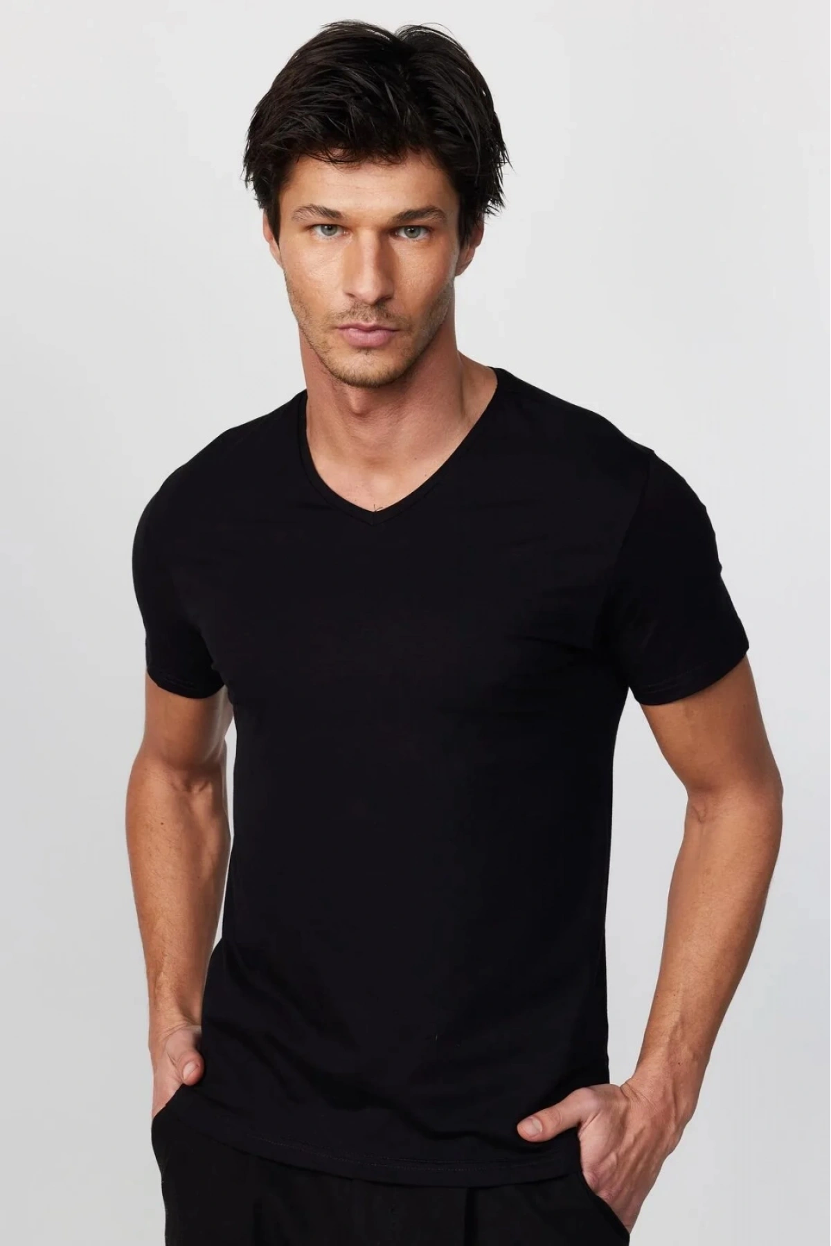 Erkek Siyah Likralı Şık Pamuklu Yumuşak Dokulu Slim Fit Dar Kesim V Yaka Basic Tişört