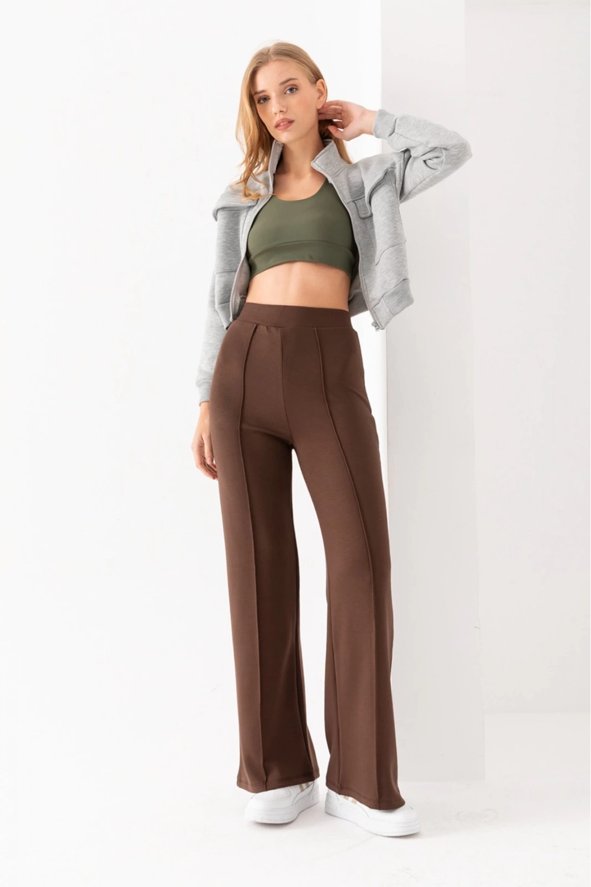 Kadın Kahve Modal Bol Paça Çımalı Yüksek Bel Yumuşak Dokulu Beli Lastikli Likralı Pantolon
