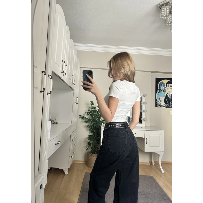 Beyaz Pencere Detay Crop